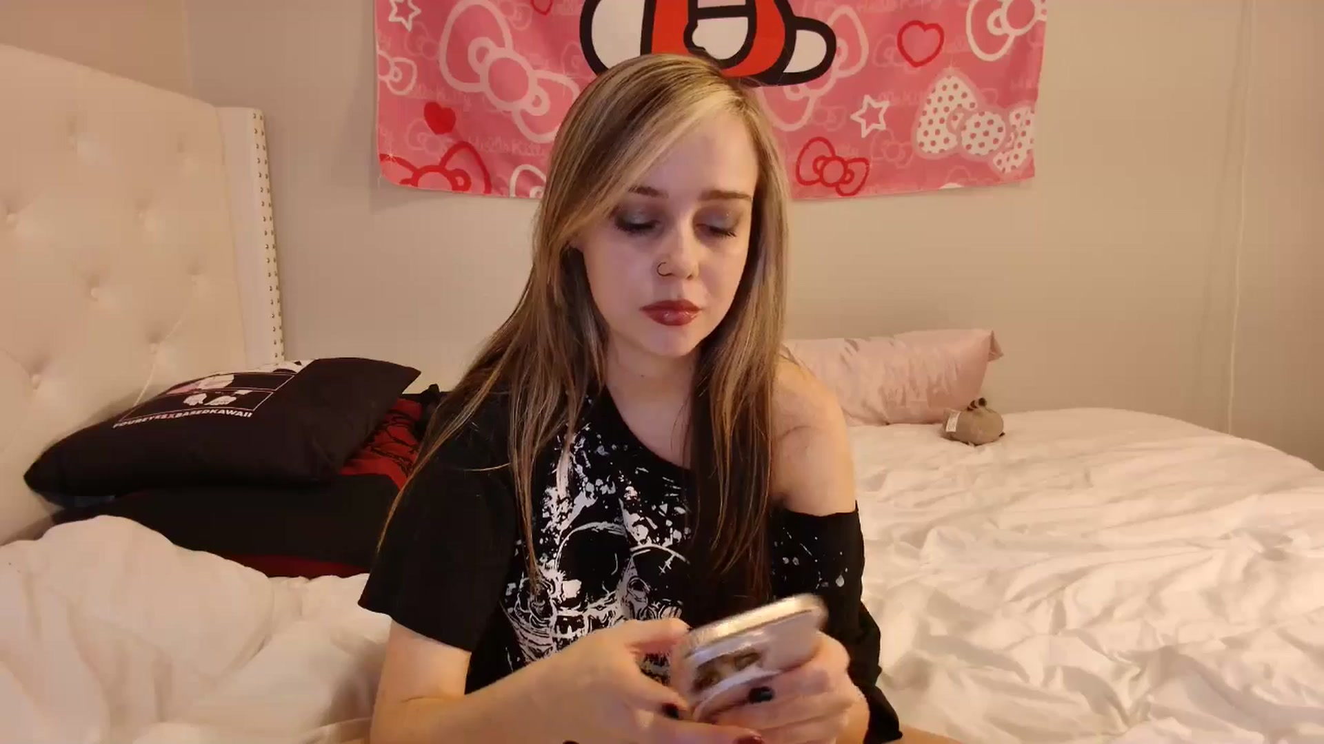 Gallery image thumbnail from lunalovelyy's myfreecams stream on, 12/25/2024, 05:41 image 19 of 20
