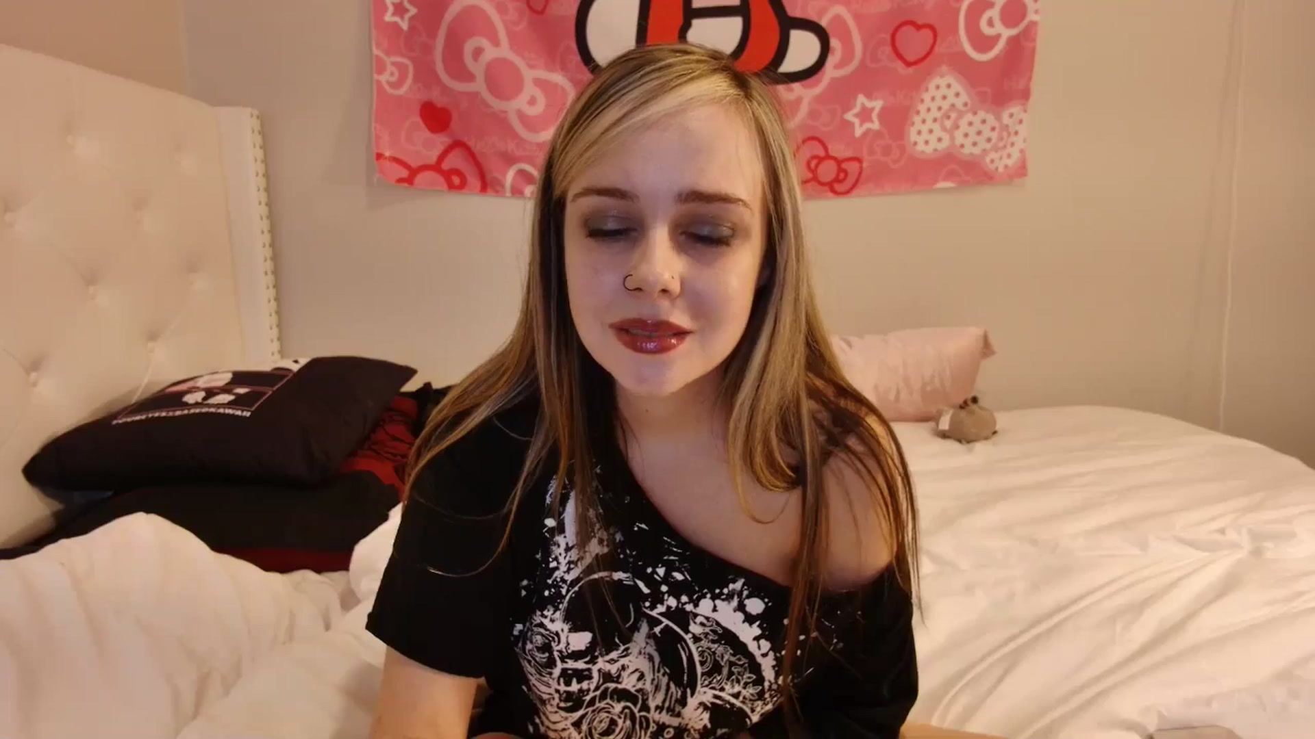 Gallery image thumbnail from lunalovelyy's myfreecams stream on, 12/25/2024, 05:41 image 8 of 20