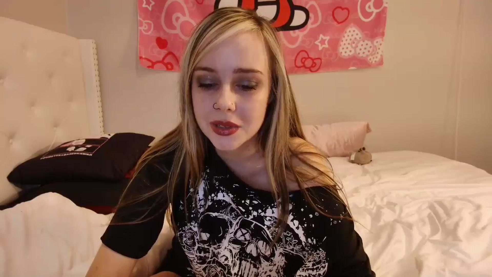 Gallery image thumbnail from lunalovelyy's myfreecams stream on, 12/25/2024, 05:41 image 12 of 20