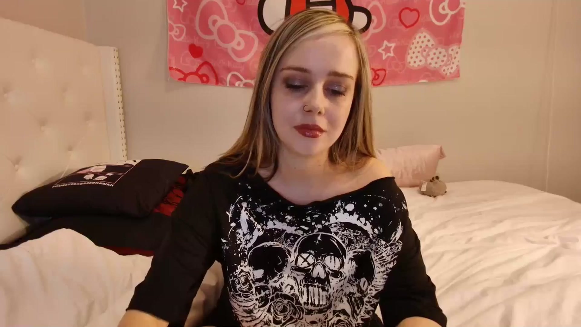 Gallery image thumbnail from lunalovelyy's myfreecams stream on, 12/25/2024, 05:41 image 6 of 20