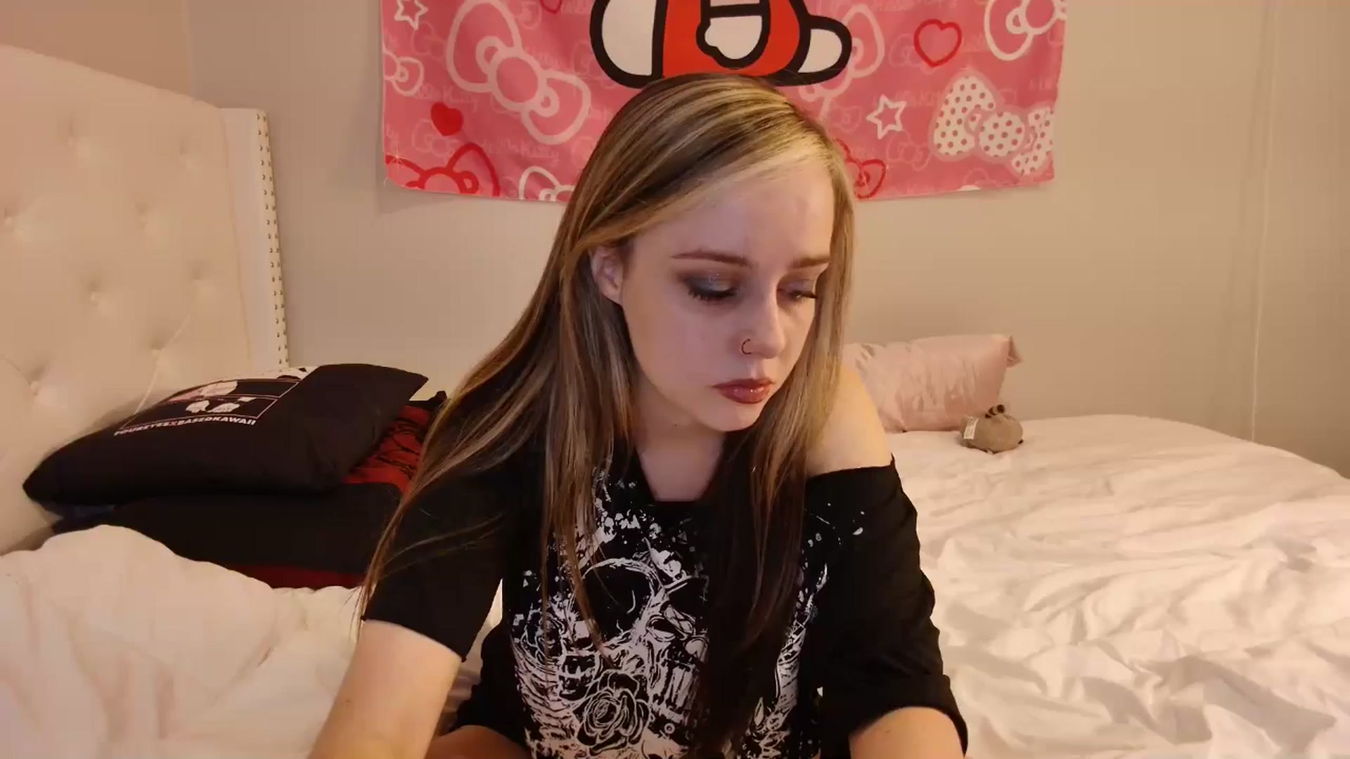 Gallery image thumbnail from lunalovelyy's myfreecams stream on, 12/25/2024, 05:41 image 20 of 20