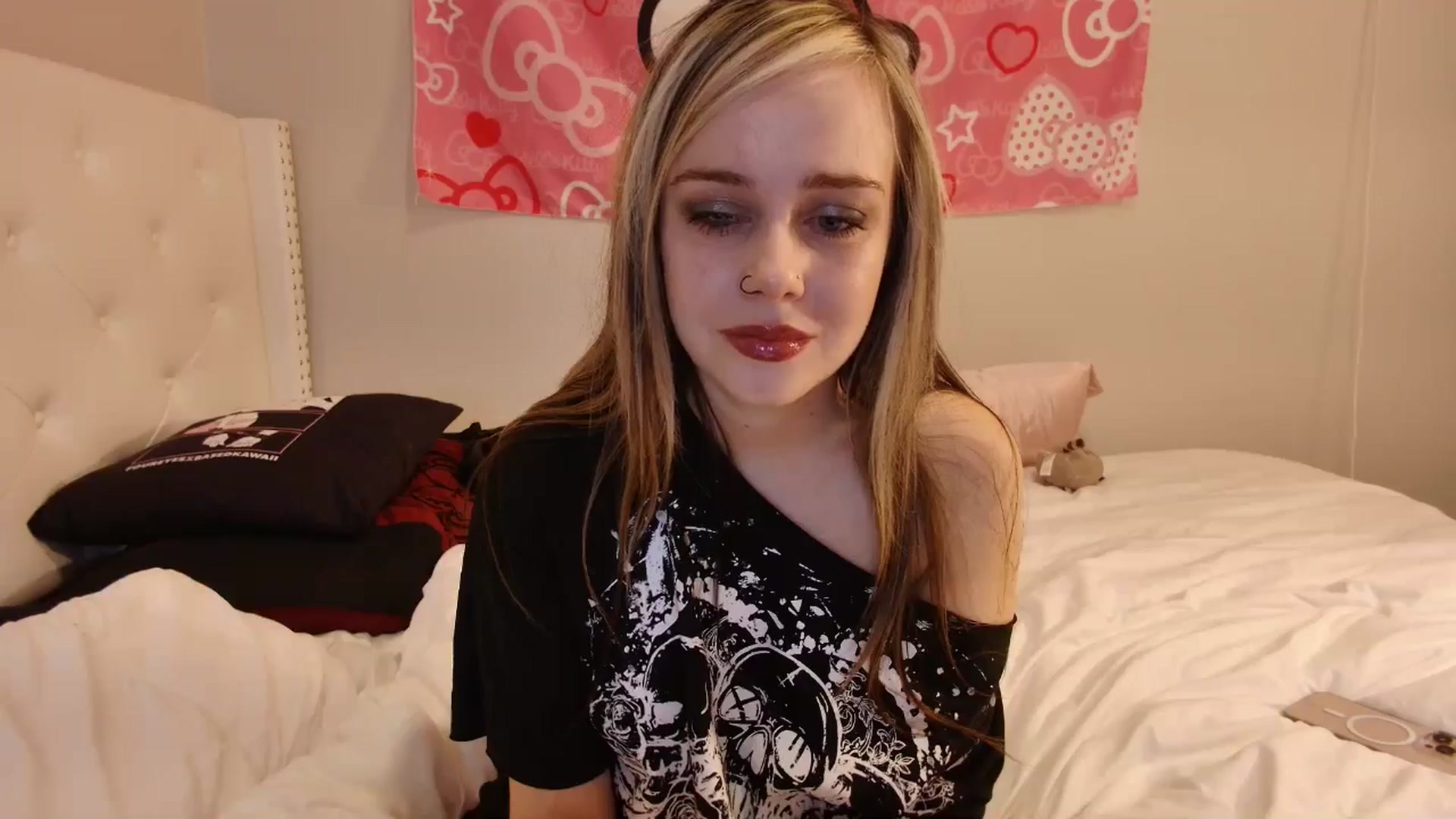 Gallery image thumbnail from lunalovelyy's myfreecams stream on, 12/25/2024, 05:41 image 10 of 20