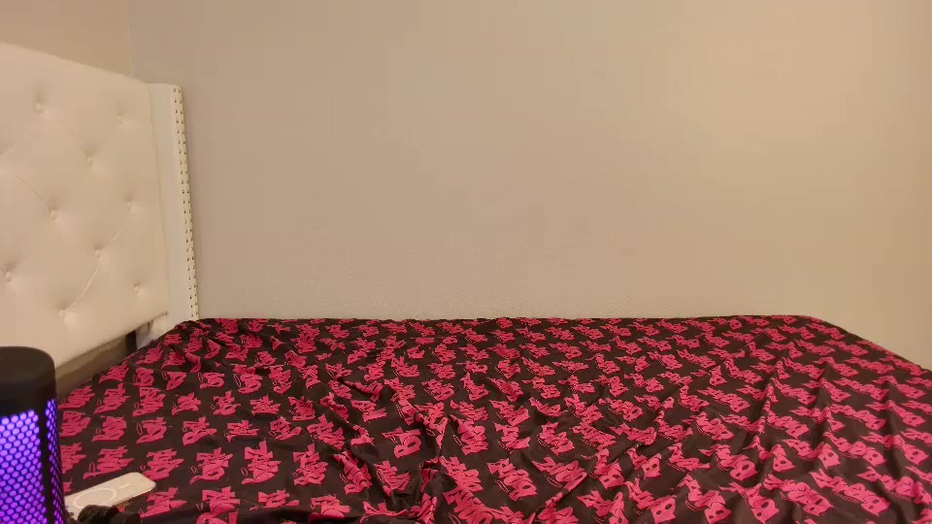 Gallery image thumbnail from lunalovelyy's myfreecams stream on, 12/26/2024, 03:27 image 10 of 20