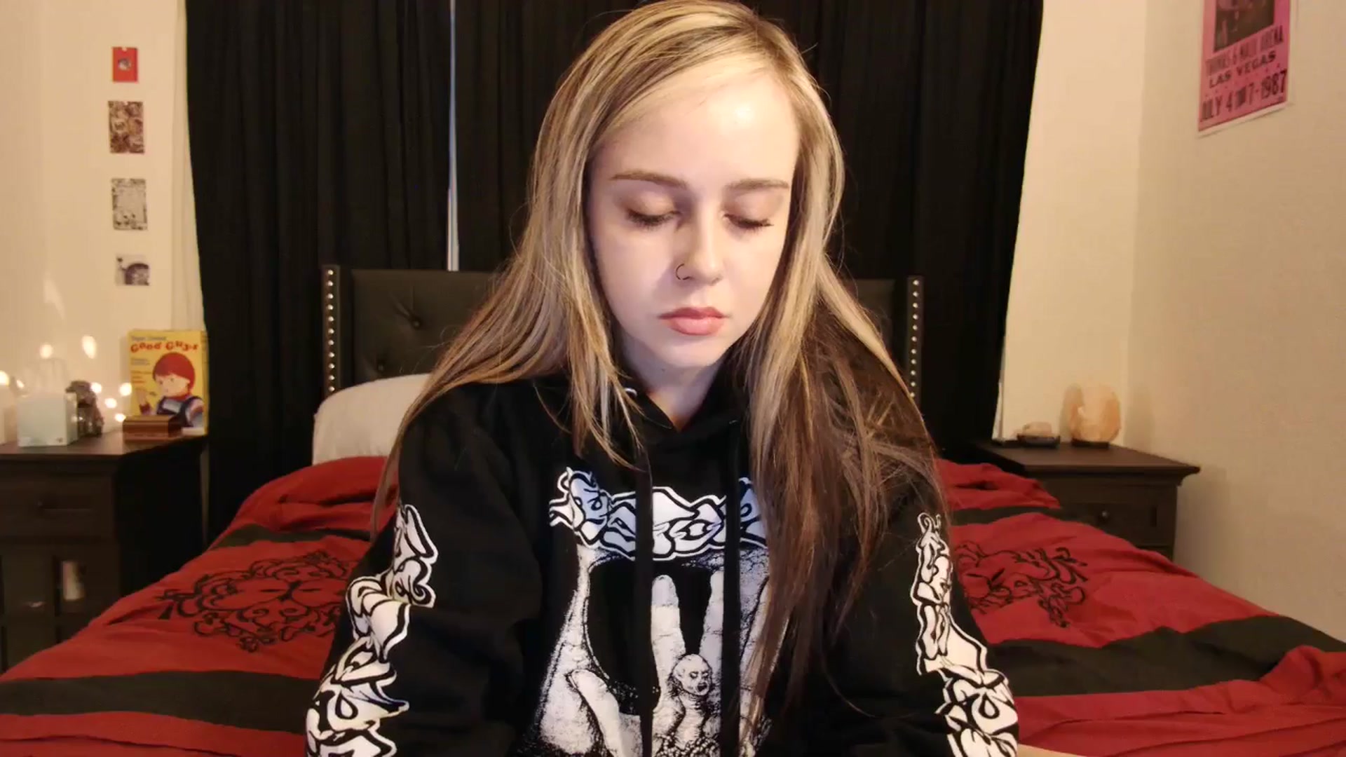 Gallery image thumbnail from lunalovelyy's myfreecams stream on, 01/08/2025, 01:57 image 4 of 20