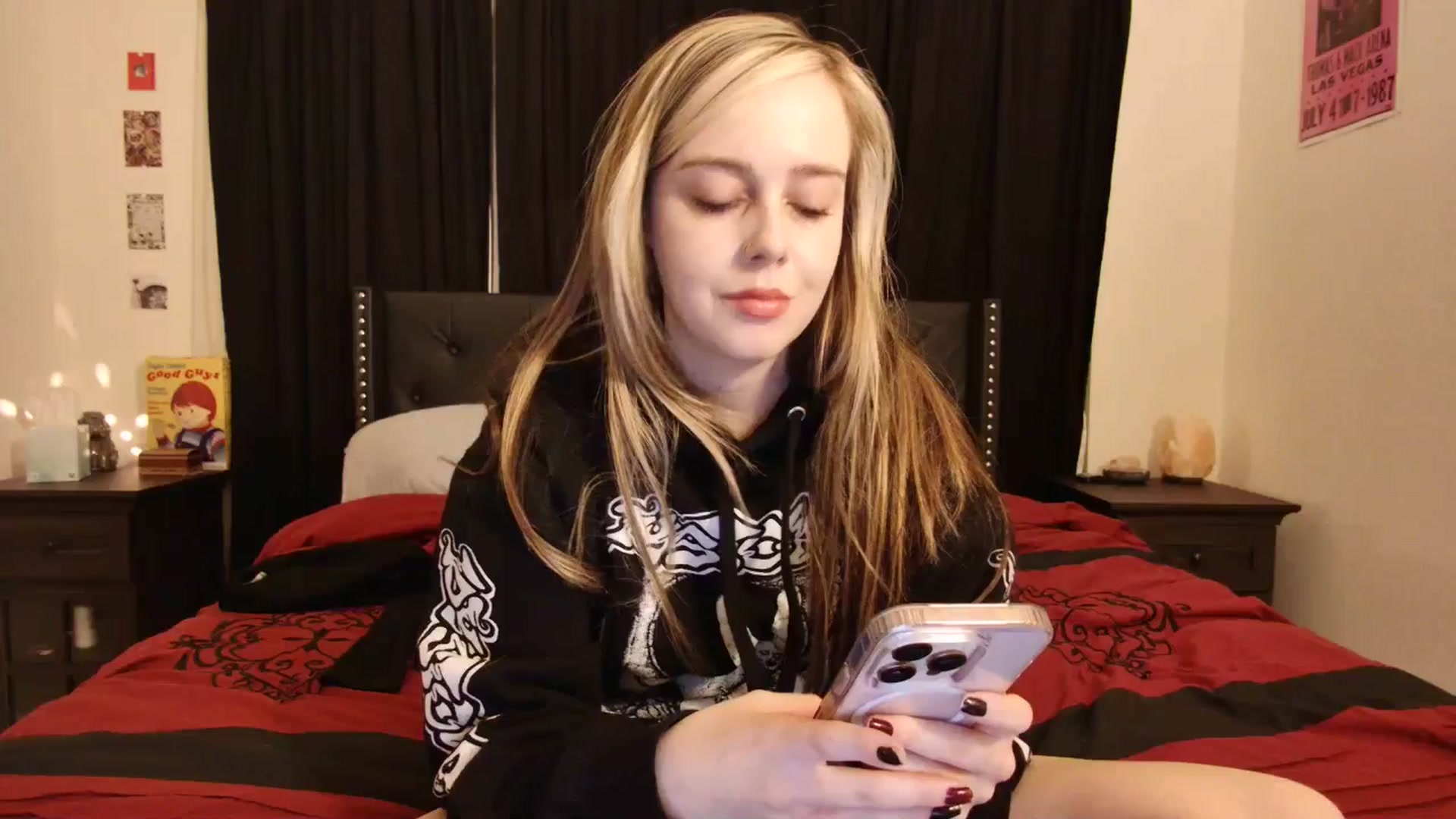 Gallery image thumbnail from lunalovelyy's myfreecams stream on, 01/08/2025, 01:57 image 16 of 20