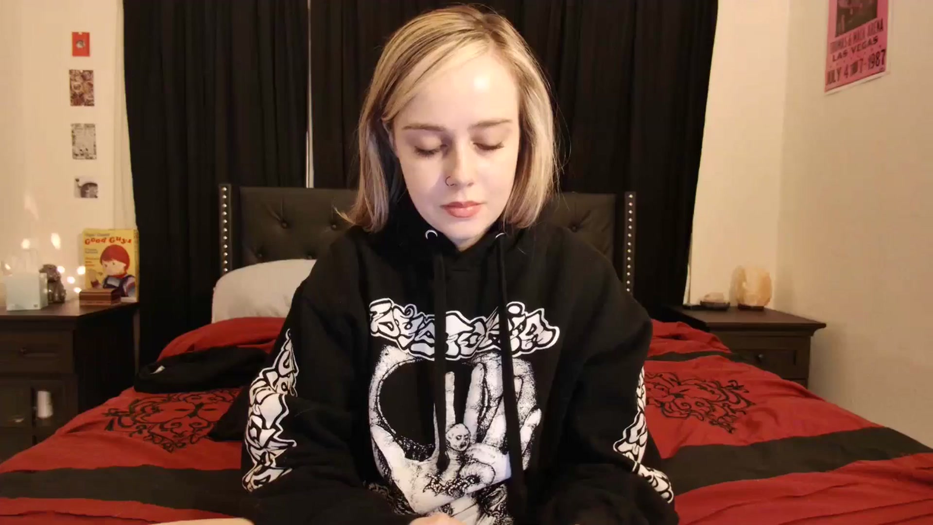 Gallery image thumbnail from lunalovelyy's myfreecams stream on, 01/08/2025, 01:57 image 11 of 20