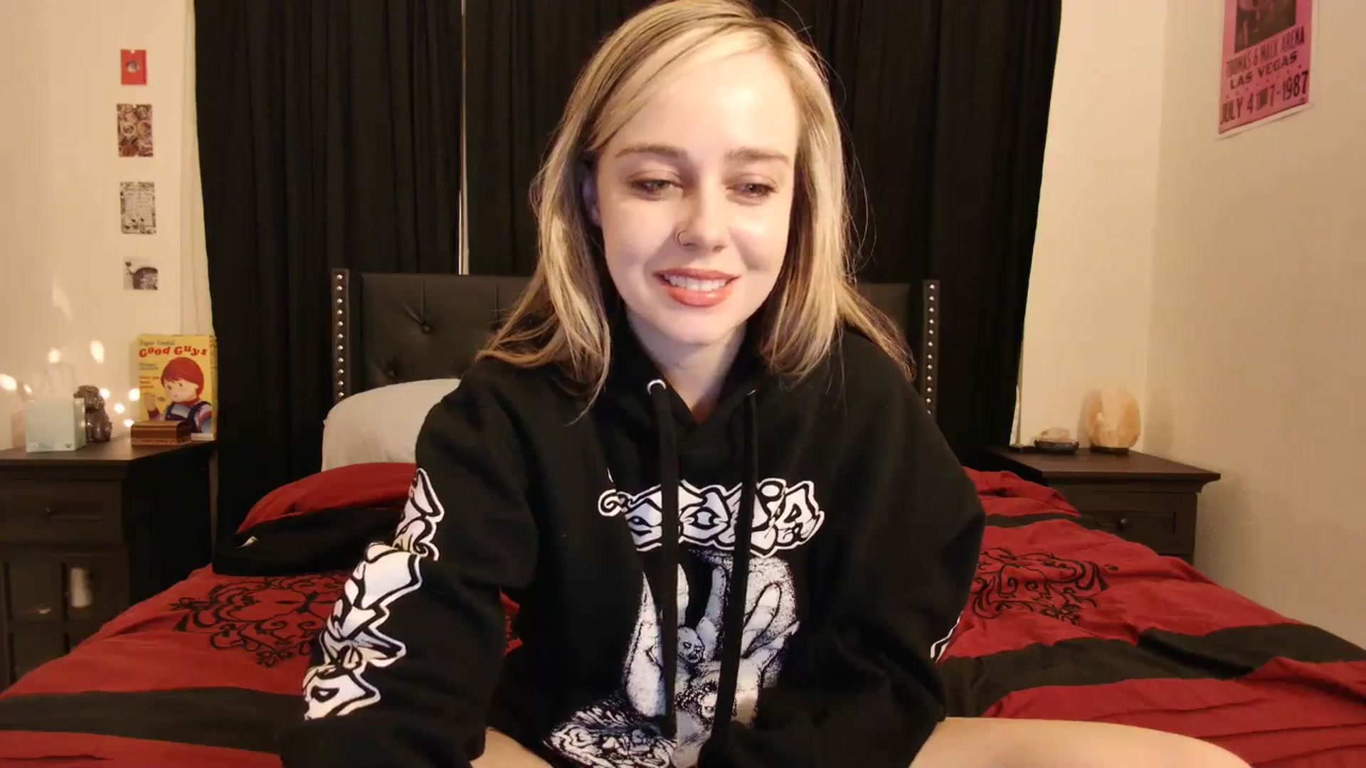 Gallery image thumbnail from lunalovelyy's myfreecams stream on, 01/08/2025, 01:57 image 12 of 20