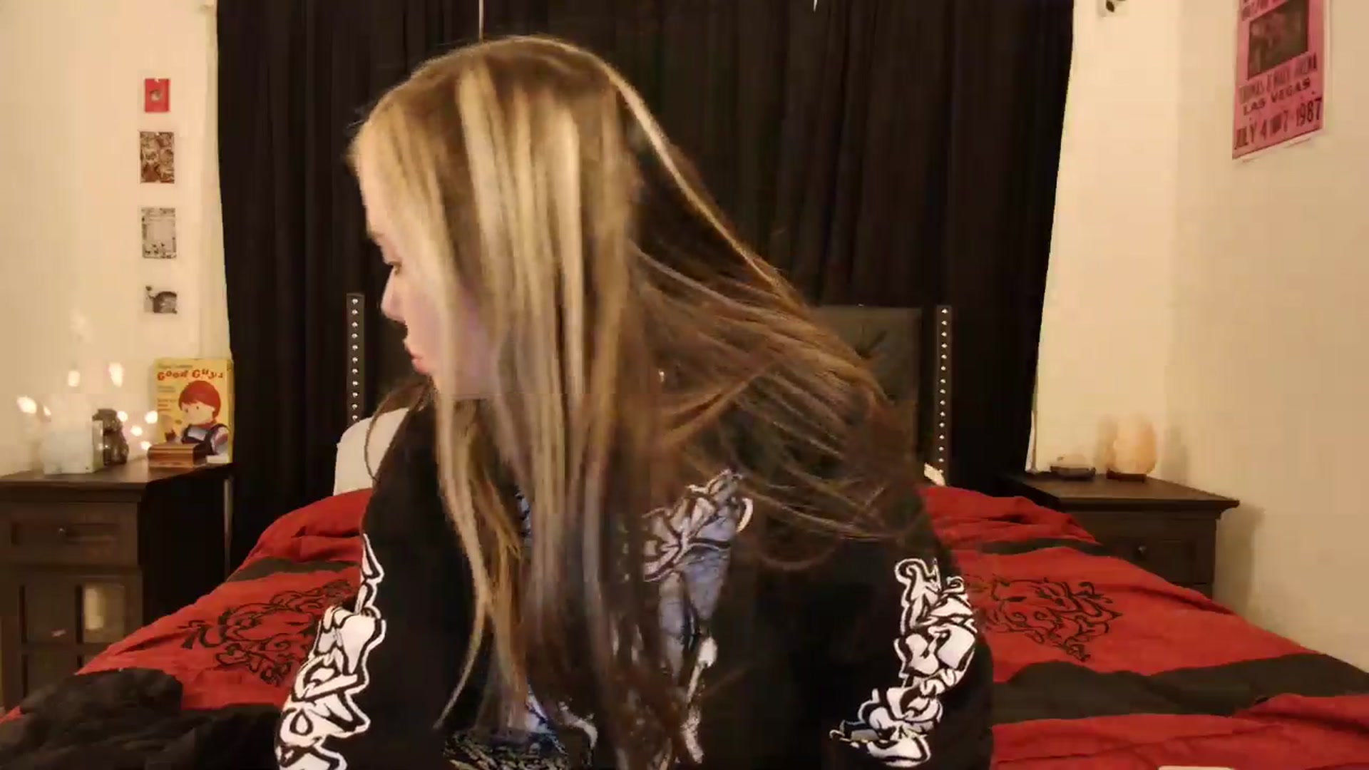 Gallery image thumbnail from lunalovelyy's myfreecams stream on, 01/08/2025, 02:25 image 3 of 20