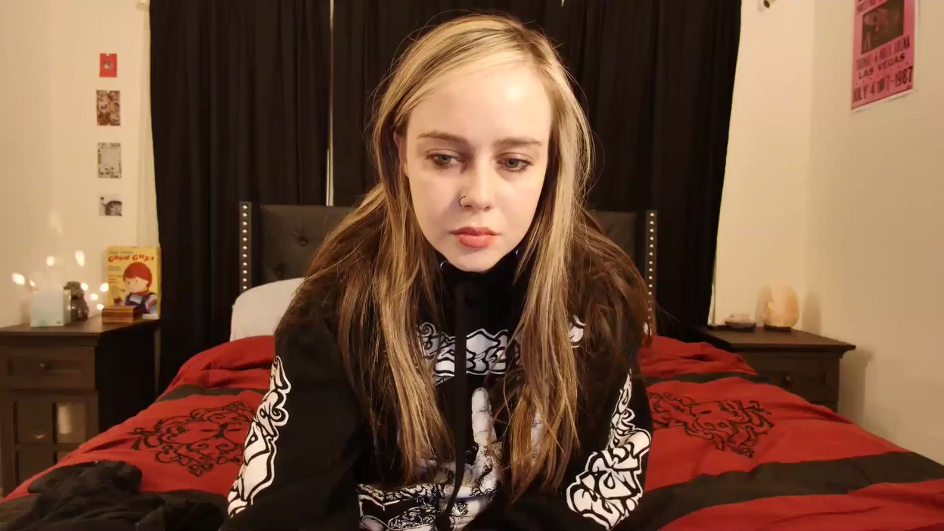 Gallery image thumbnail from lunalovelyy's myfreecams stream on, 01/08/2025, 02:25 image 9 of 20