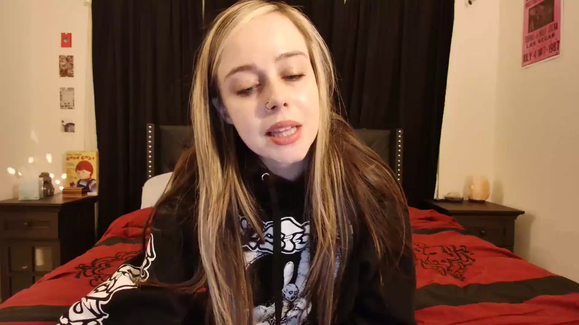 Gallery image thumbnail from lunalovelyy's myfreecams stream on, 01/08/2025, 02:25 image 18 of 20