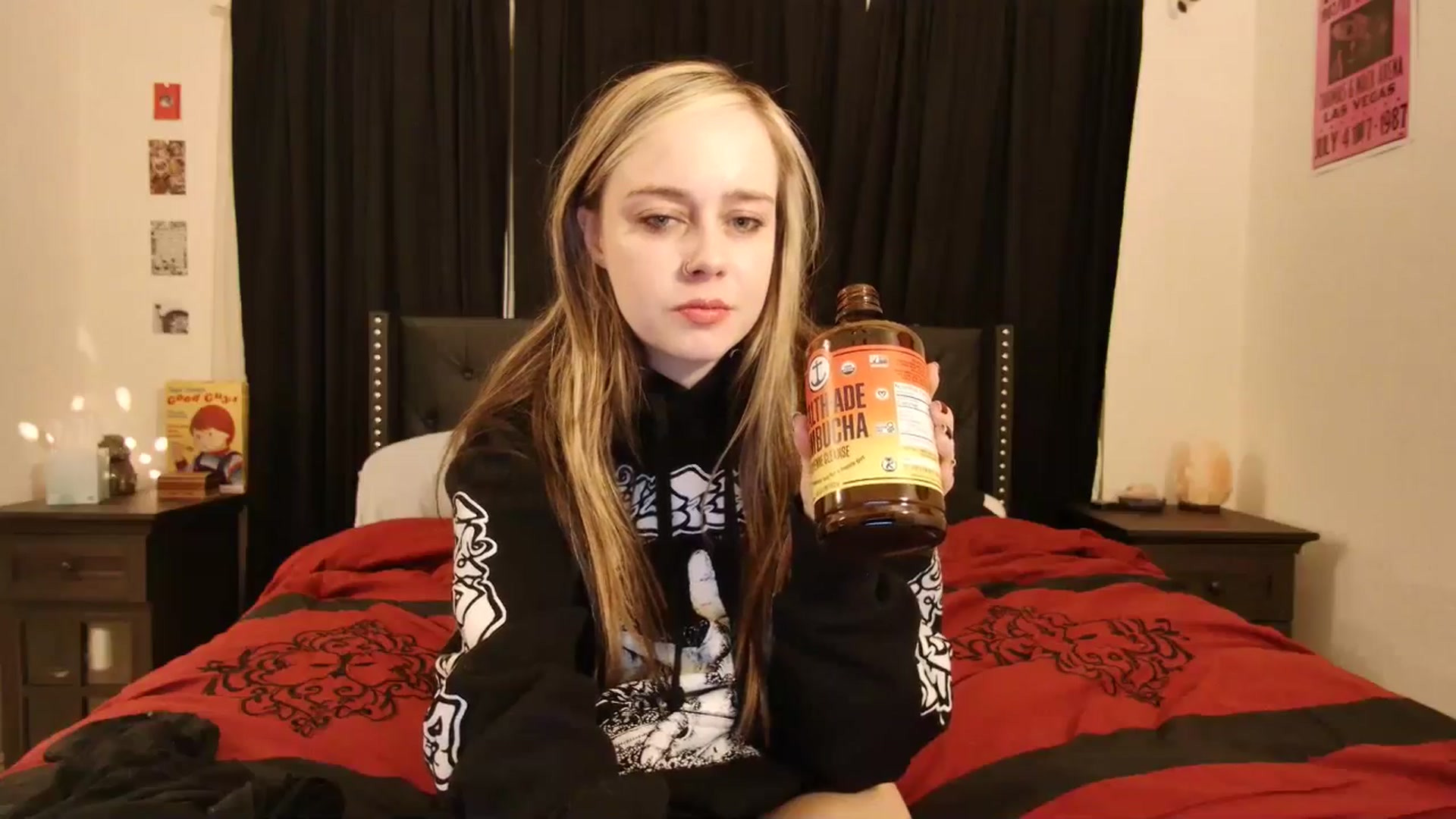 Gallery image thumbnail from lunalovelyy's myfreecams stream on, 01/08/2025, 02:25 image 12 of 20