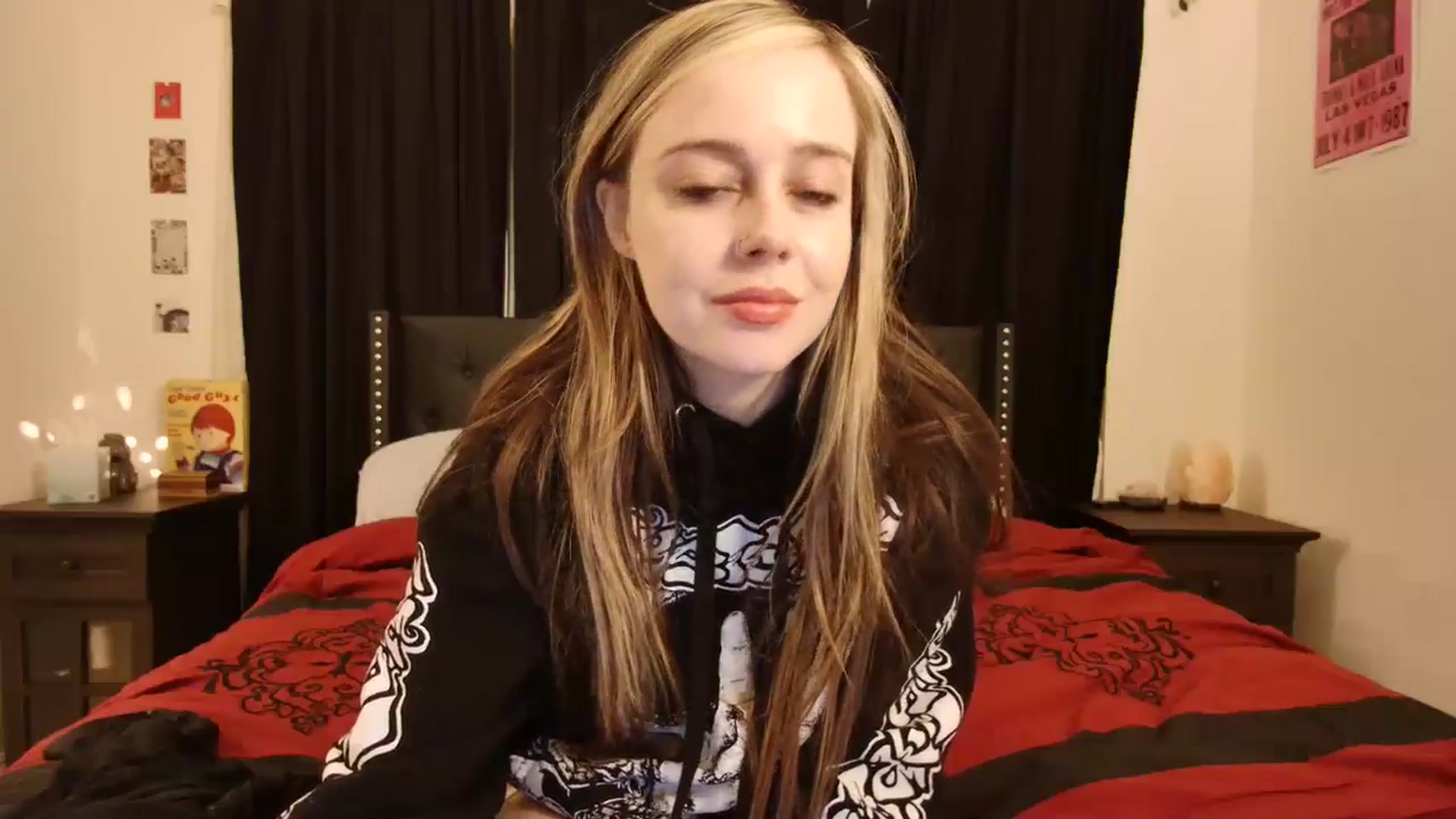 Gallery image thumbnail from lunalovelyy's myfreecams stream on, 01/08/2025, 02:25 image 8 of 20