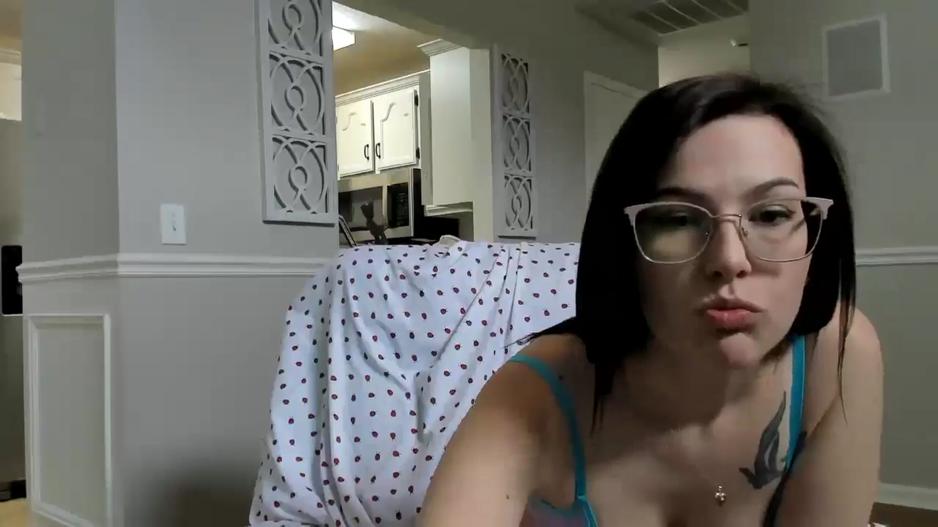 Gallery image thumbnail from luvbugv's myfreecams stream on, 03/04/2025, 20:11 image 2 of 20