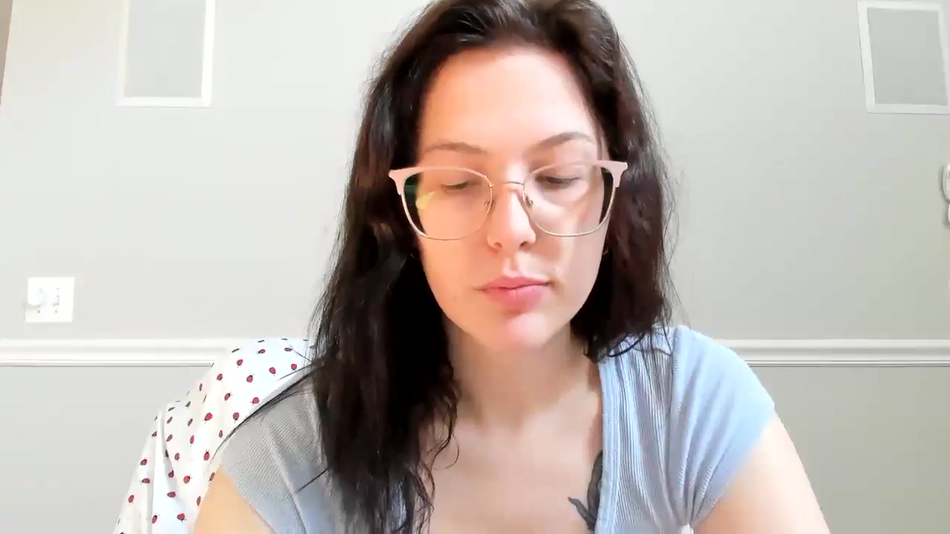 Gallery image thumbnail from luvbugv's myfreecams stream on, 04/14/2025, 14:21 image 17 of 20