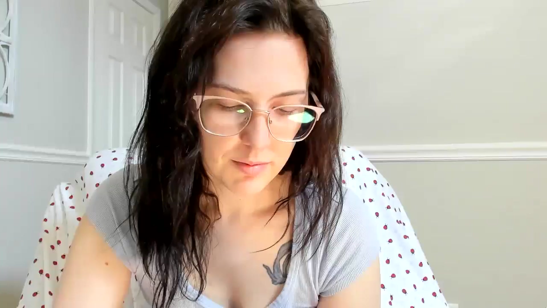 Gallery image thumbnail from luvbugv's myfreecams stream on, 04/14/2025, 15:09 image 17 of 20