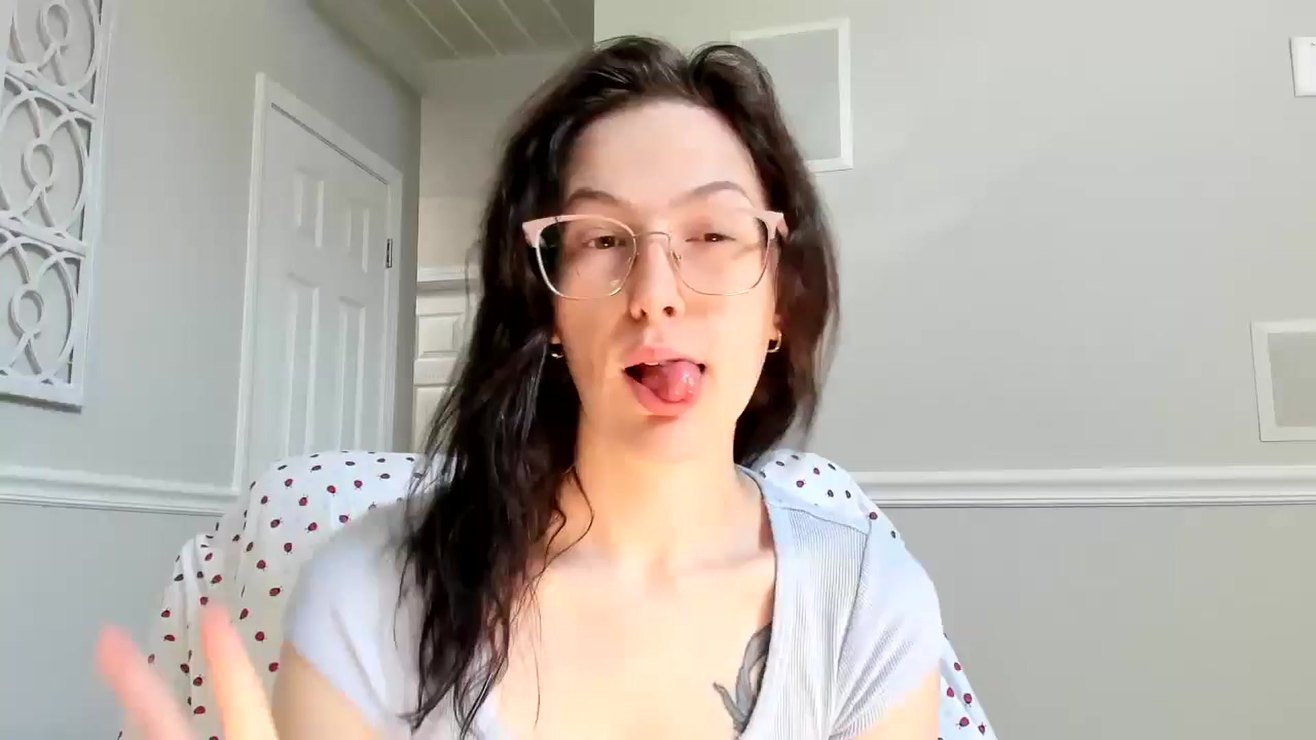 Gallery image thumbnail from luvbugv's myfreecams stream on, 04/14/2025, 15:09 image 1 of 20