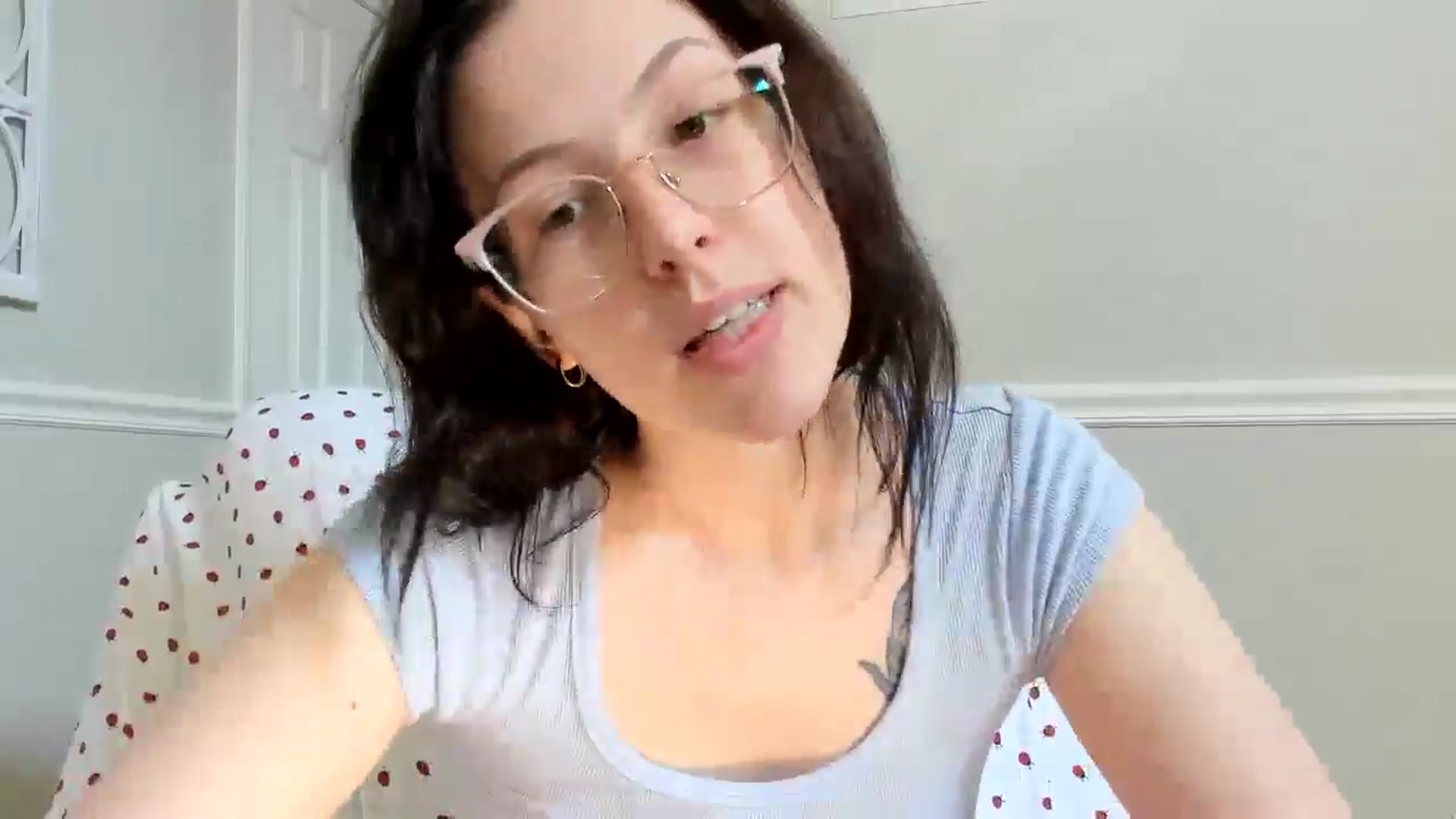 Gallery image thumbnail from luvbugv's myfreecams stream on, 04/14/2025, 15:09 image 5 of 20
