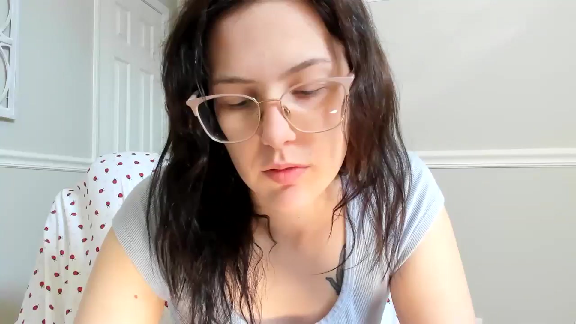 Gallery image thumbnail from luvbugv's myfreecams stream on, 04/14/2025, 15:09 image 18 of 20
