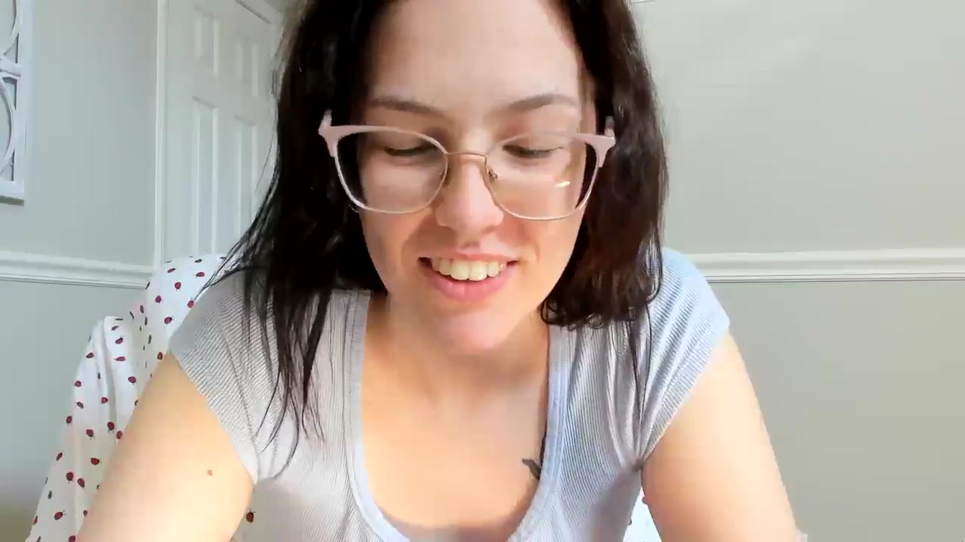 Gallery image thumbnail from luvbugv's myfreecams stream on, 04/14/2025, 15:09 image 10 of 20