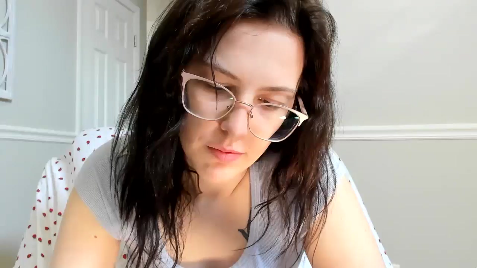 Gallery image thumbnail from luvbugv's myfreecams stream on, 04/14/2025, 15:09 image 19 of 20