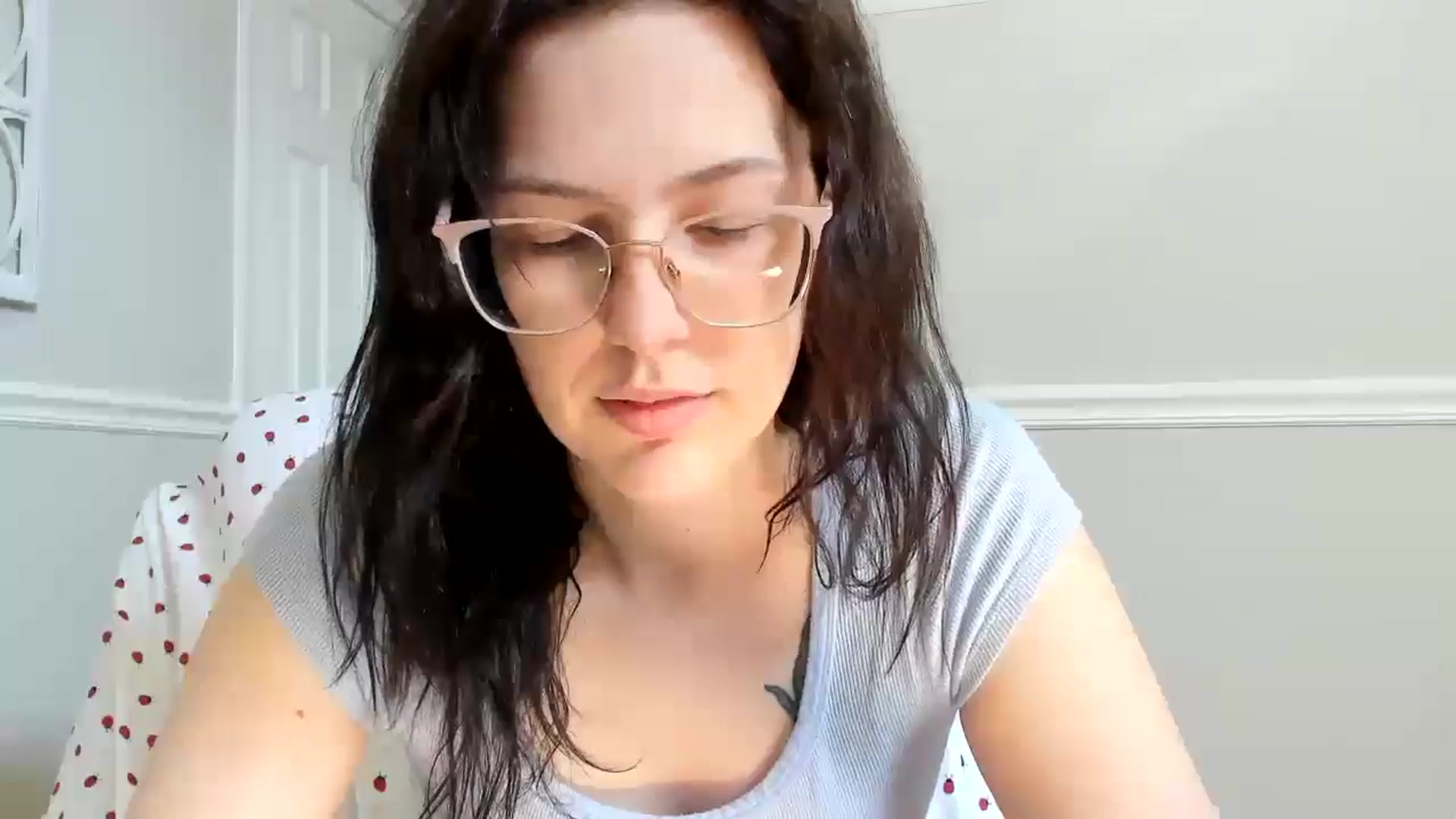Gallery image thumbnail from luvbugv's myfreecams stream on, 04/14/2025, 15:09 image 15 of 20
