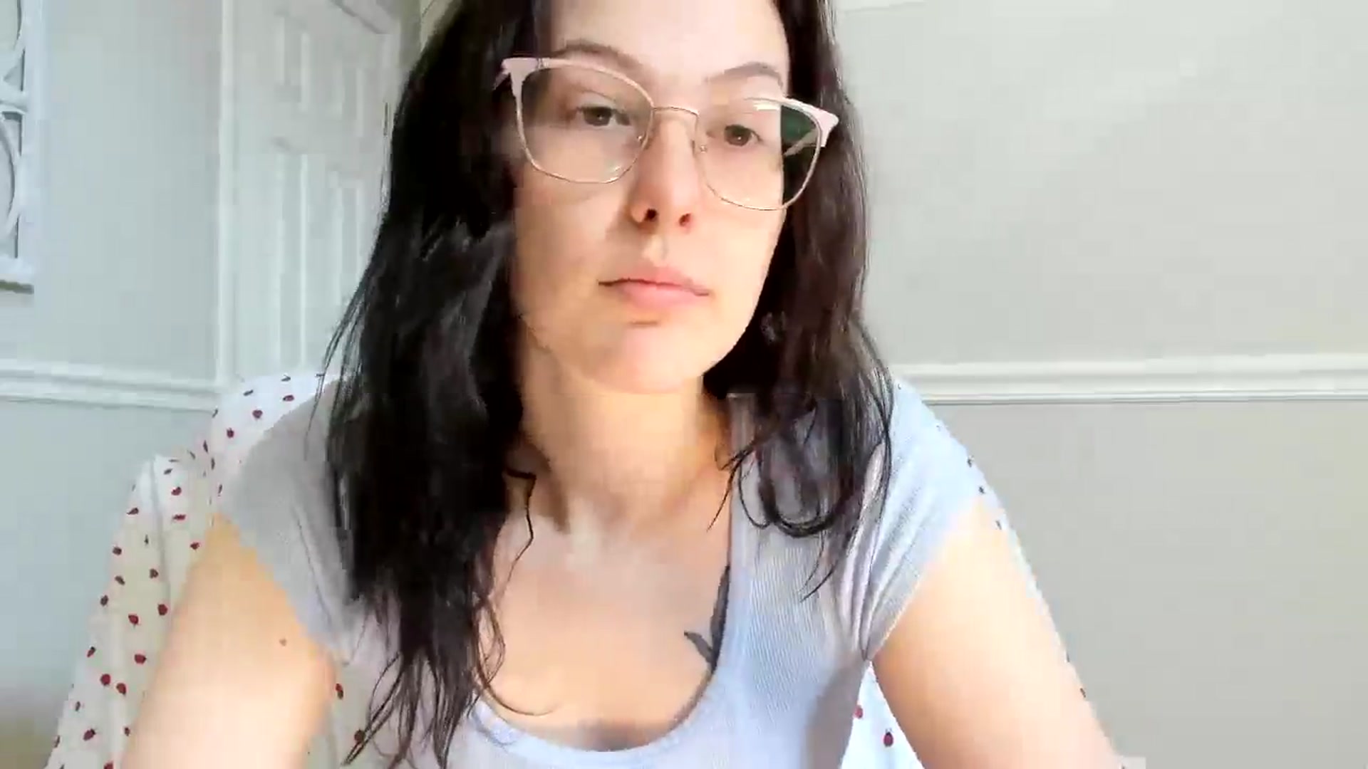 Gallery image thumbnail from luvbugv's myfreecams stream on, 04/14/2025, 15:09 image 14 of 20