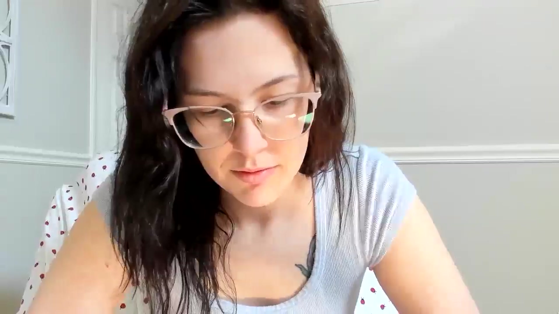 Gallery image thumbnail from luvbugv's myfreecams stream on, 04/14/2025, 15:09 image 7 of 20