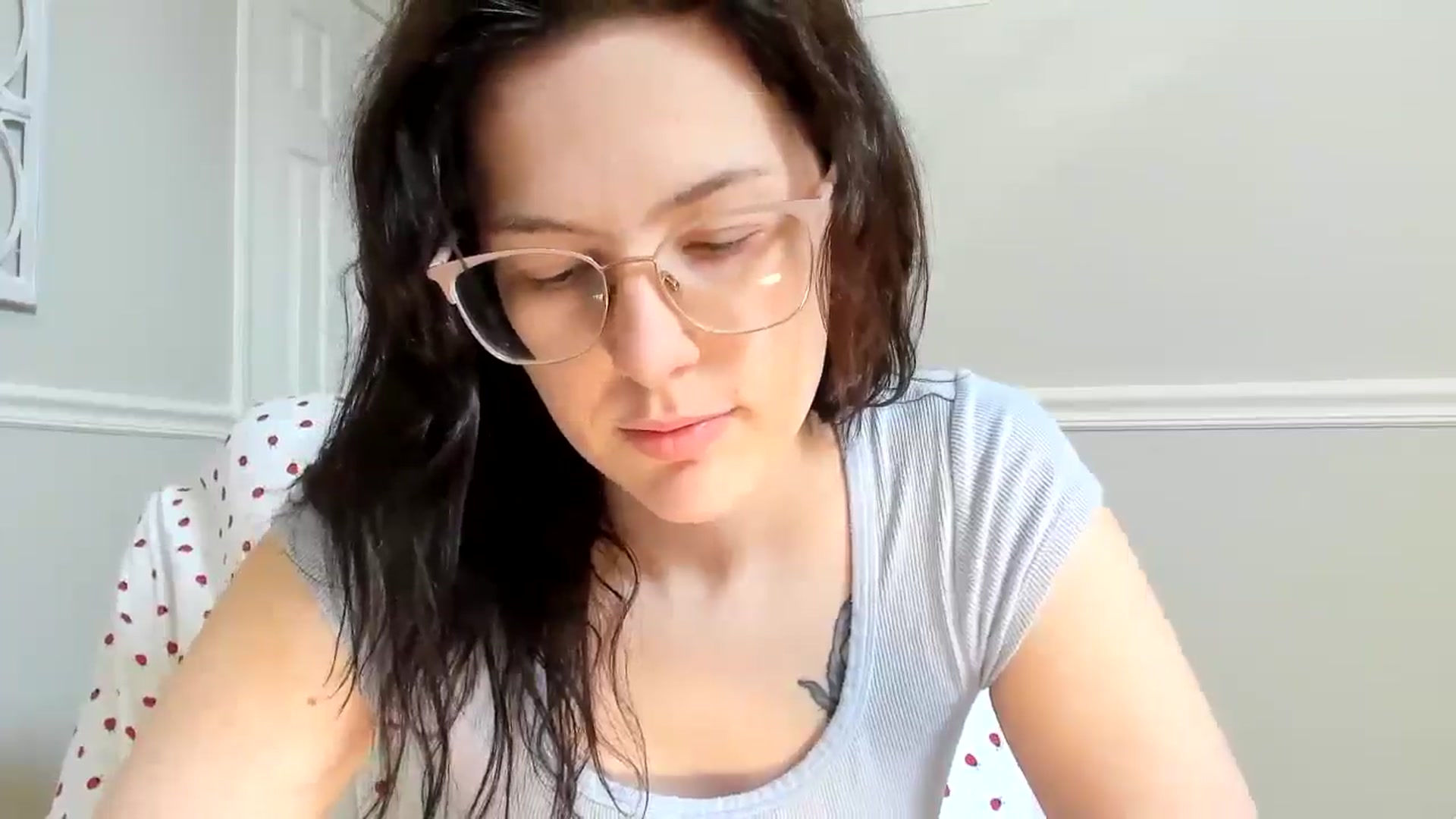 Gallery image thumbnail from luvbugv's myfreecams stream on, 04/14/2025, 15:09 image 6 of 20