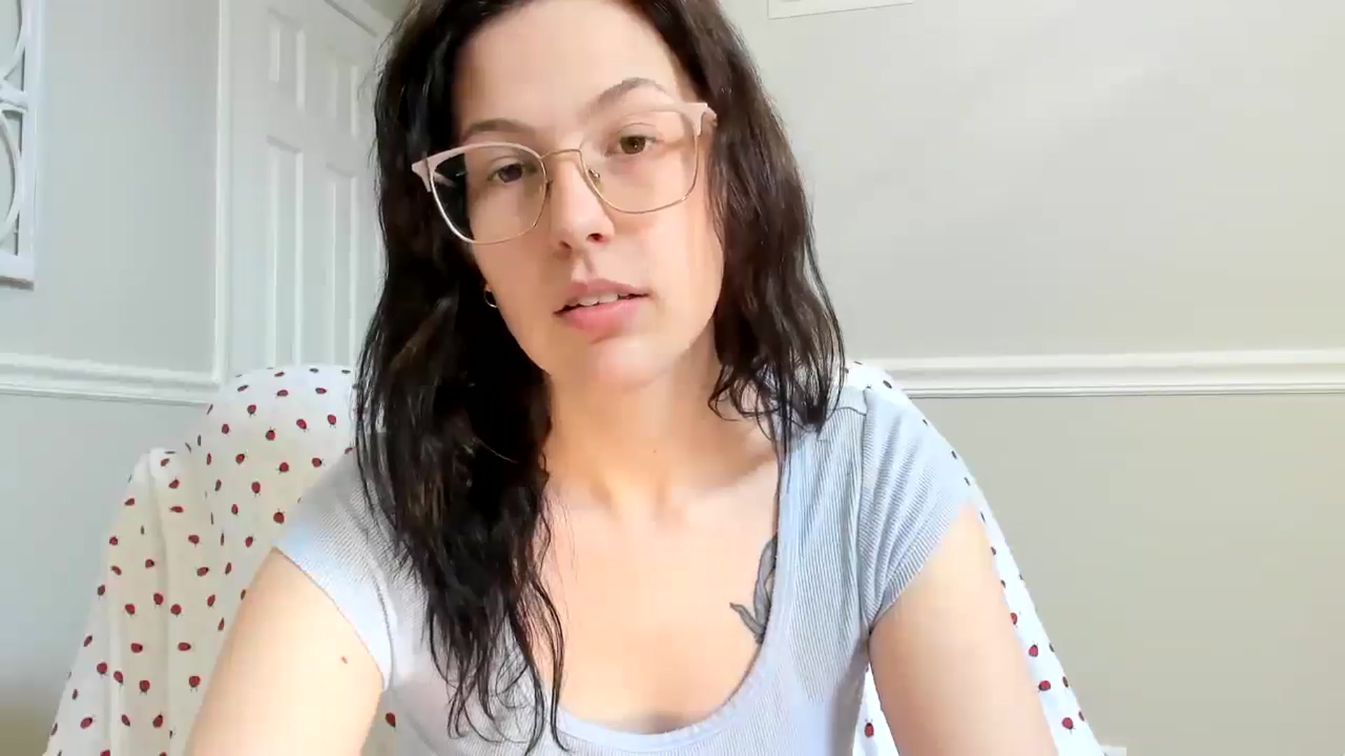 Gallery image thumbnail from luvbugv's myfreecams stream on, 04/14/2025, 15:09 image 12 of 20