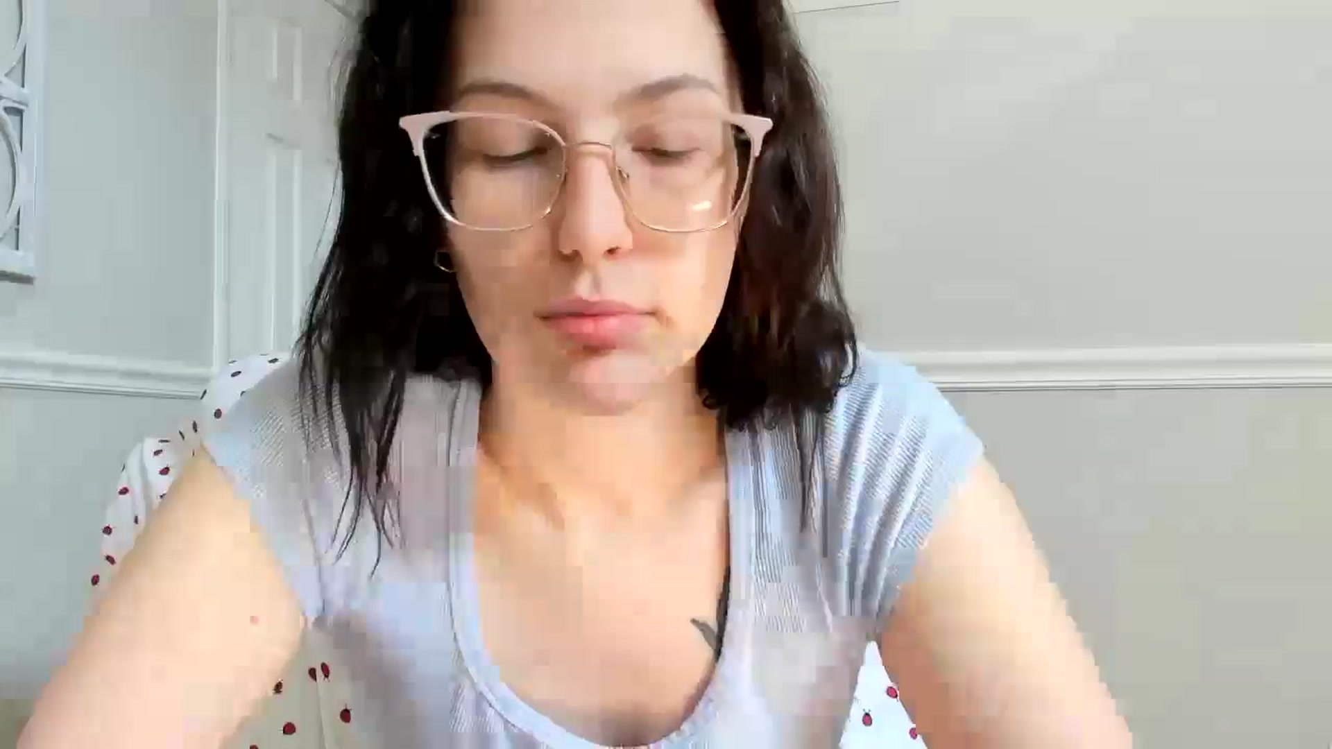 Gallery image thumbnail from luvbugv's myfreecams stream on, 04/14/2025, 15:09 image 8 of 20
