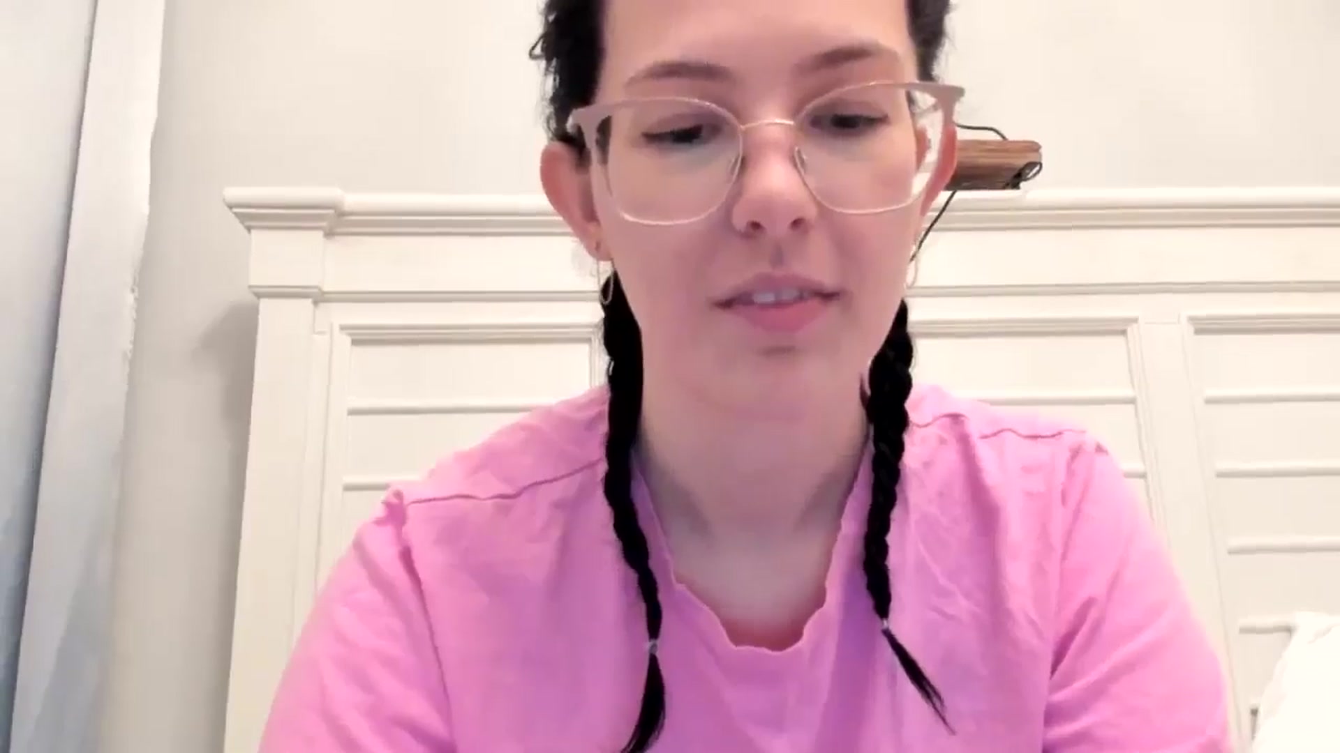 Gallery image thumbnail from luvbugv's myfreecams stream on, 04/23/2025, 13:39 image 6 of 20