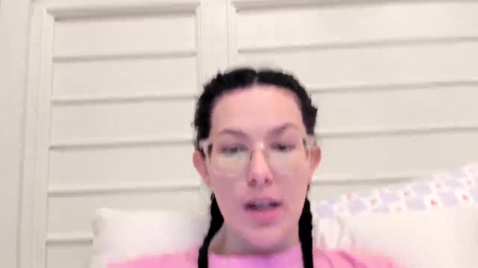 Gallery image thumbnail from luvbugv's myfreecams stream on, 04/23/2025, 13:39 image 9 of 20