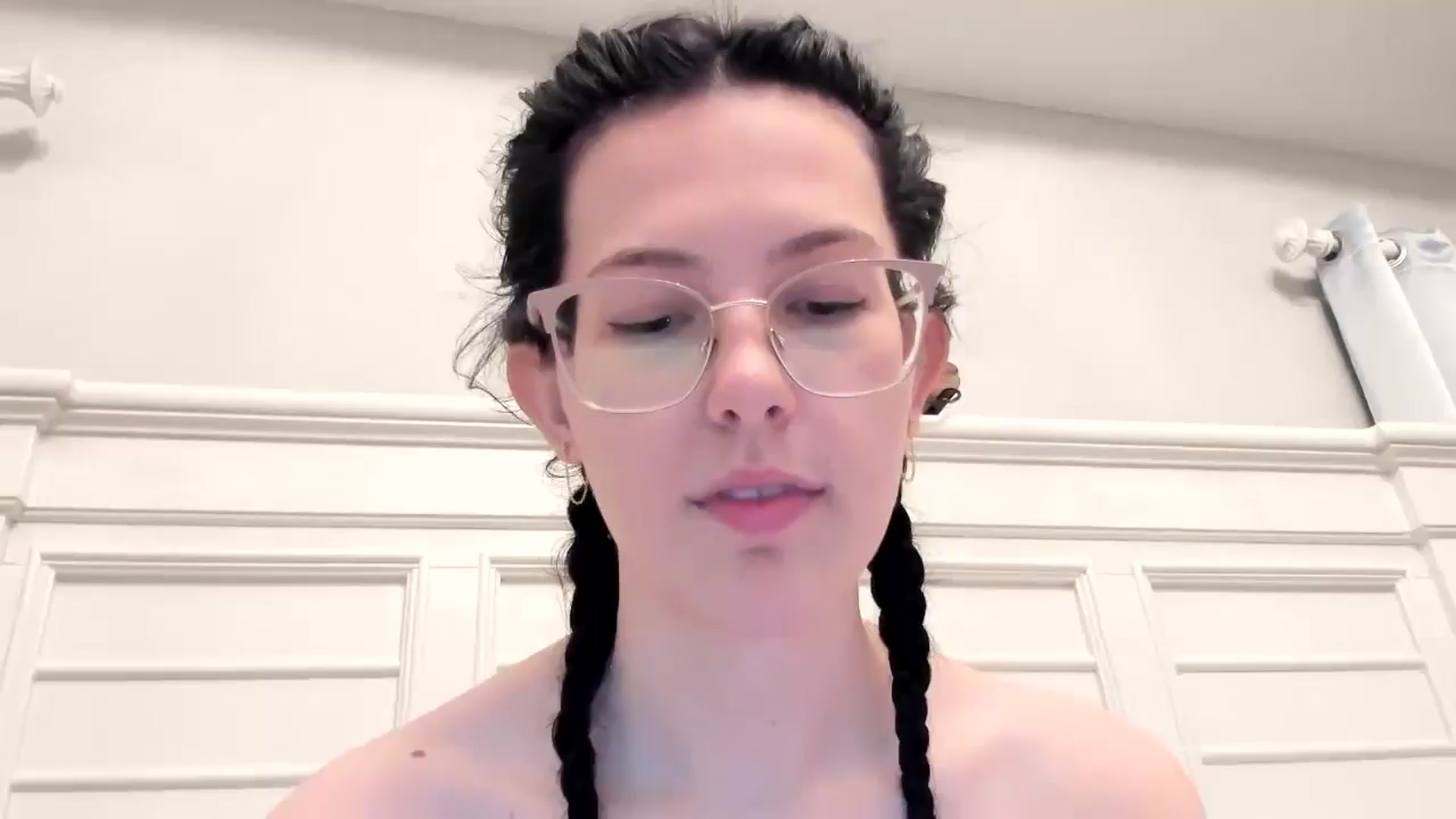 Gallery image thumbnail from luvbugv's myfreecams stream on, 04/23/2025, 15:23 image 1 of 20