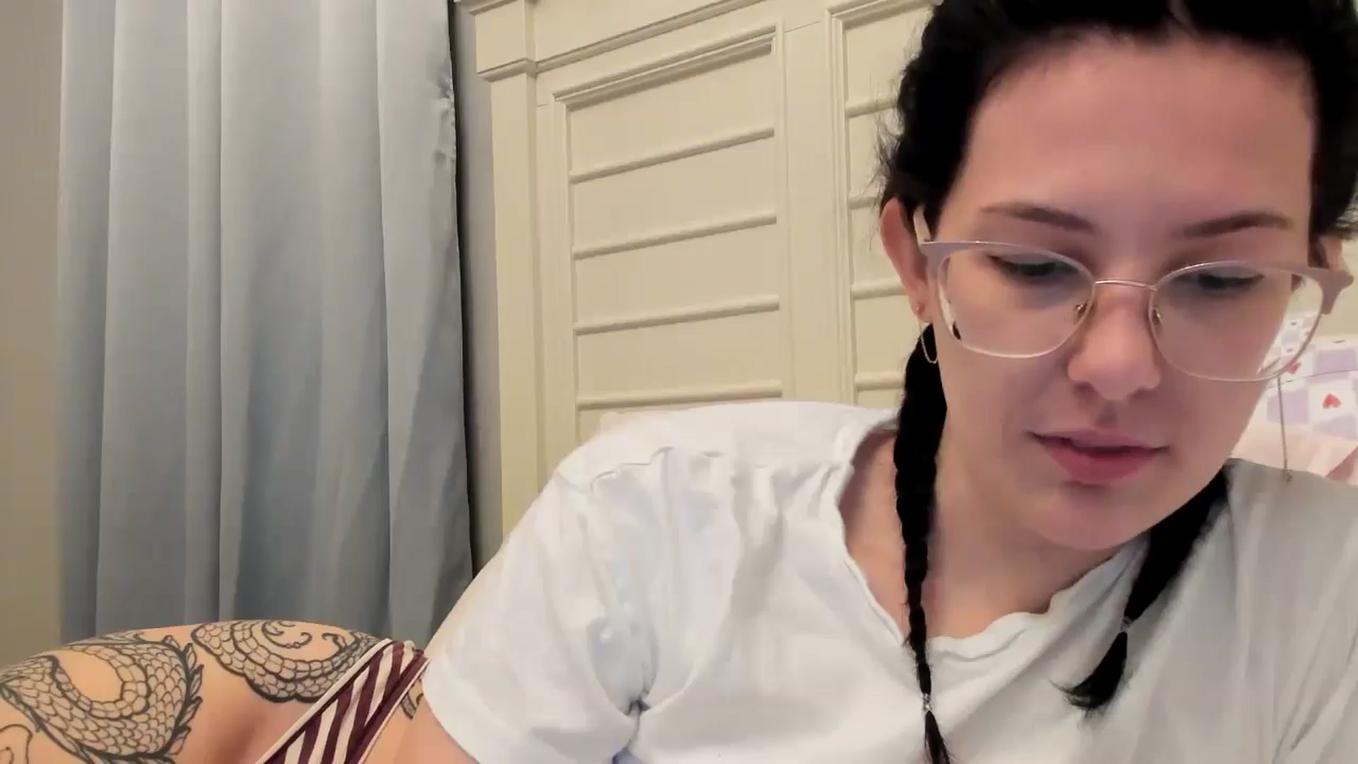 Gallery image thumbnail from luvbugv's myfreecams stream on, 04/25/2025, 14:47 image 11 of 20