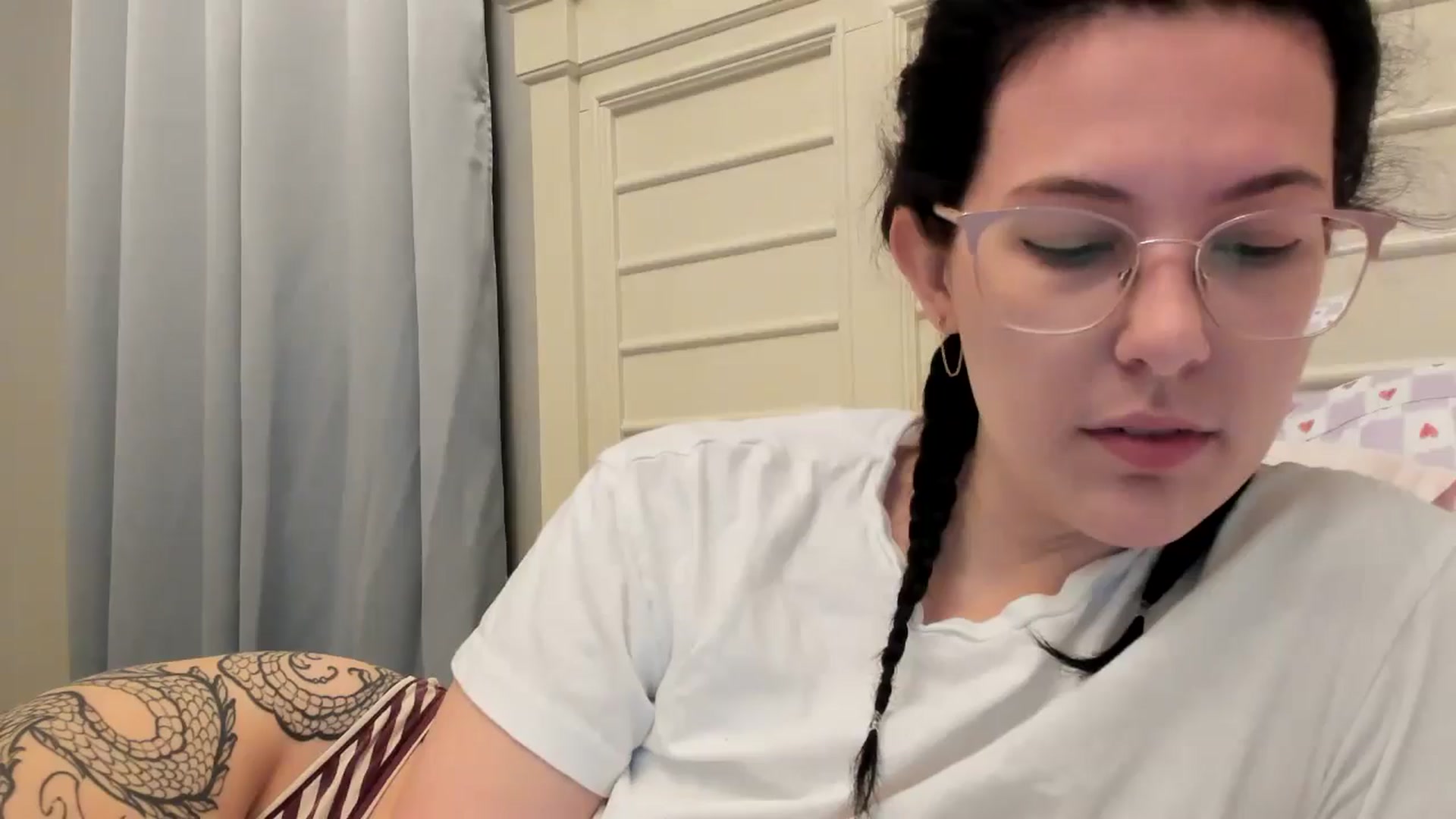 Gallery image thumbnail from luvbugv's myfreecams stream on, 04/25/2025, 14:47 image 10 of 20