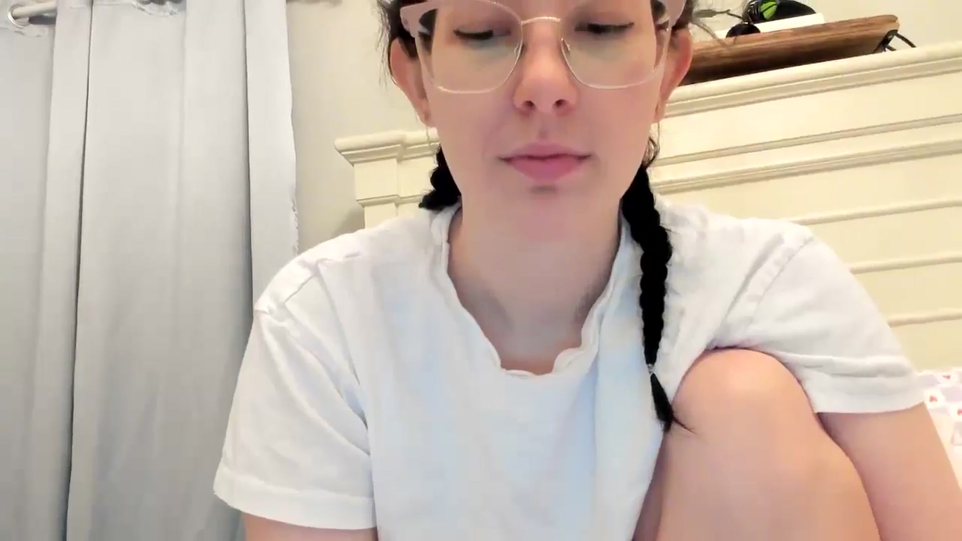 Gallery image thumbnail from luvbugv's myfreecams stream on, 04/25/2025, 14:47 image 18 of 20