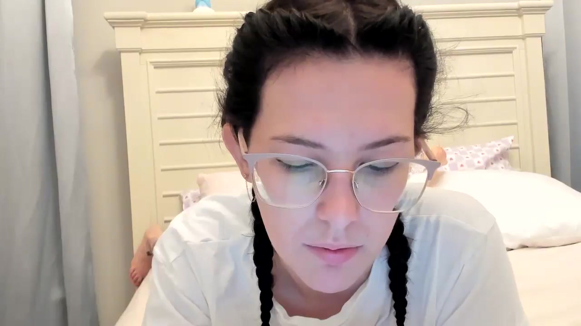 Gallery image thumbnail from luvbugv's myfreecams stream on, 04/25/2025, 14:47 image 6 of 20