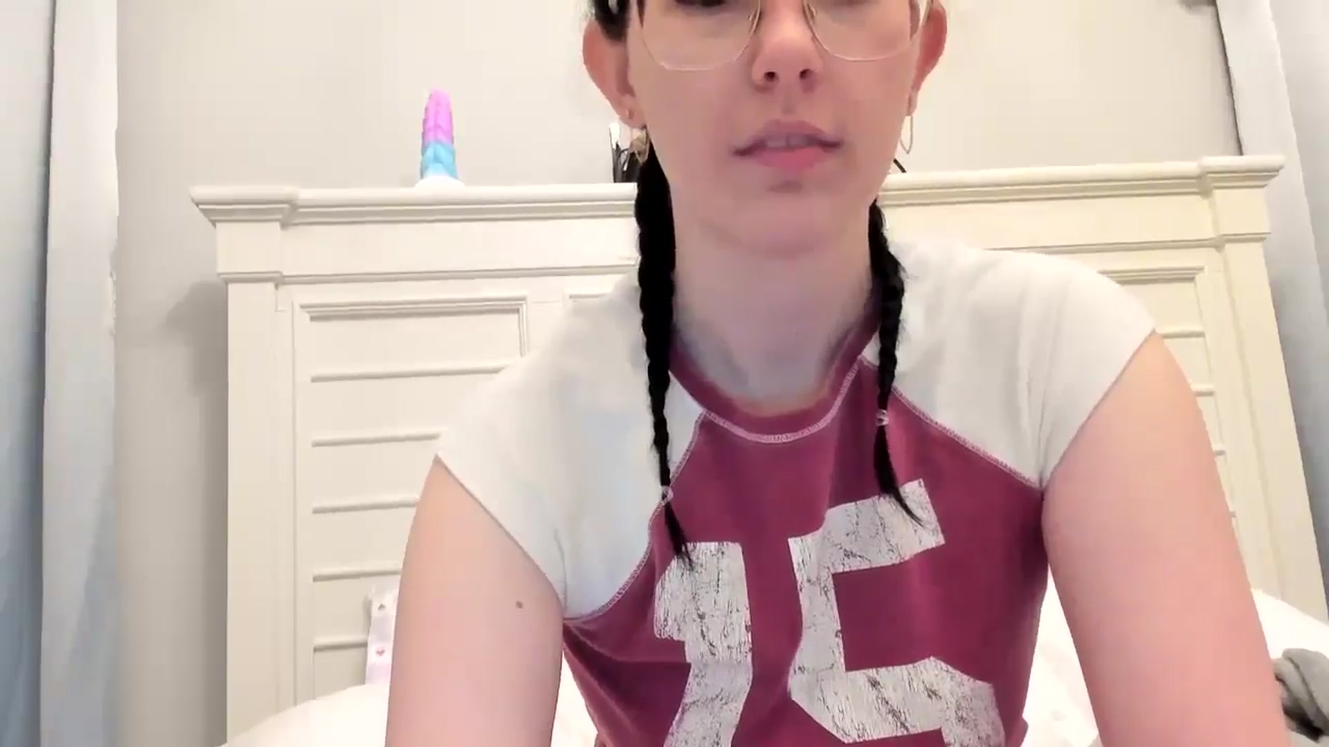 Gallery image thumbnail from luvbugv's myfreecams stream on, 04/25/2025, 14:47 image 2 of 20