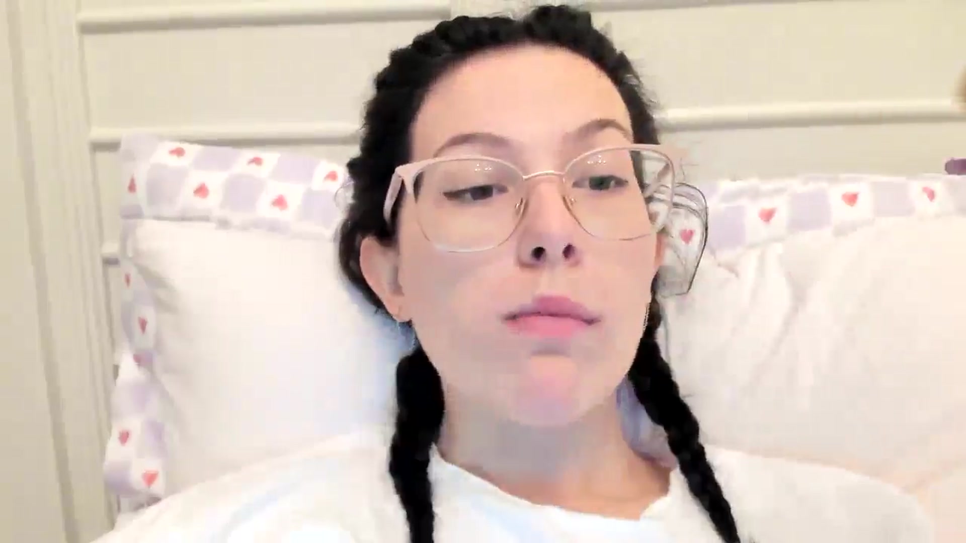 Gallery image thumbnail from luvbugv's myfreecams stream on, 04/25/2025, 15:47 image 6 of 20