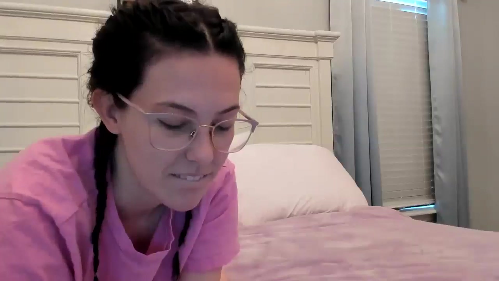 Gallery image thumbnail from luvbugv's myfreecams stream on, 05/01/2025, 15:53 image 15 of 20