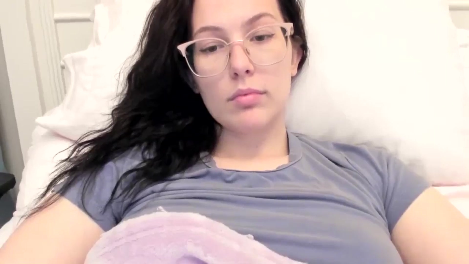 Gallery image thumbnail from luvbugv's myfreecams stream on, 05/01/2025, 18:31 image 13 of 20