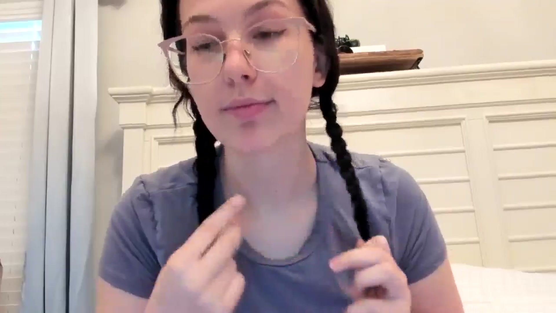 Gallery image thumbnail from luvbugv's myfreecams stream on, 05/01/2025, 18:31 image 6 of 20