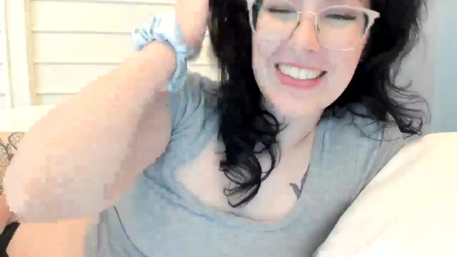 Gallery image thumbnail from luvbugv's myfreecams stream on, 07/05/2025, 19:16 image 5 of 20