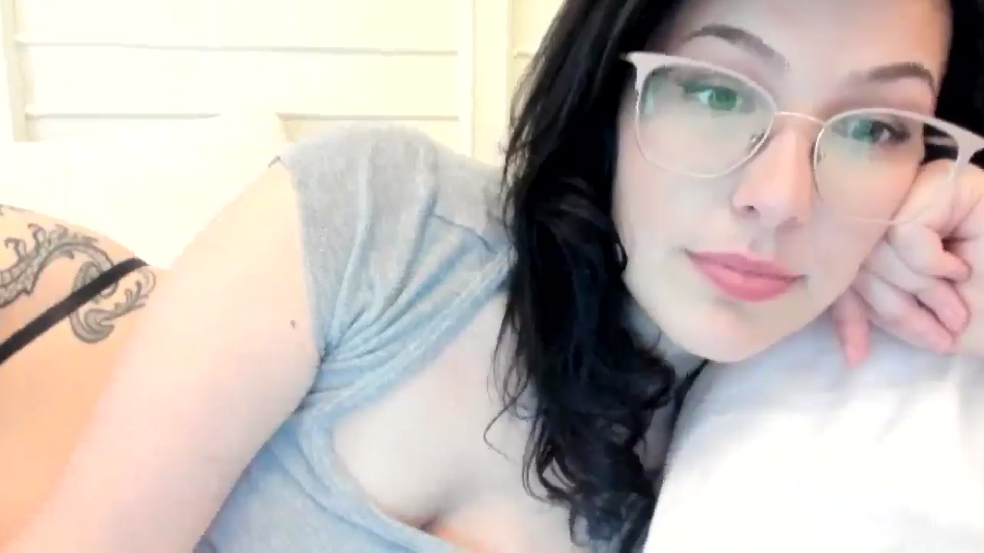 Gallery image thumbnail from luvbugv's myfreecams stream on, 07/05/2025, 19:16 image 4 of 20