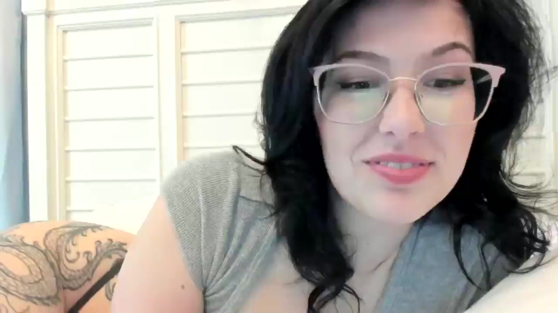 Gallery image thumbnail from luvbugv's myfreecams stream on, 07/05/2025, 19:16 image 10 of 20