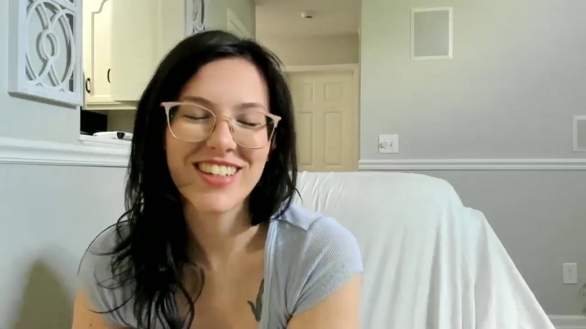 Gallery image thumbnail from luvbugv's myfreecams stream on, 07/28/2025, 17:50 image 10 of 20