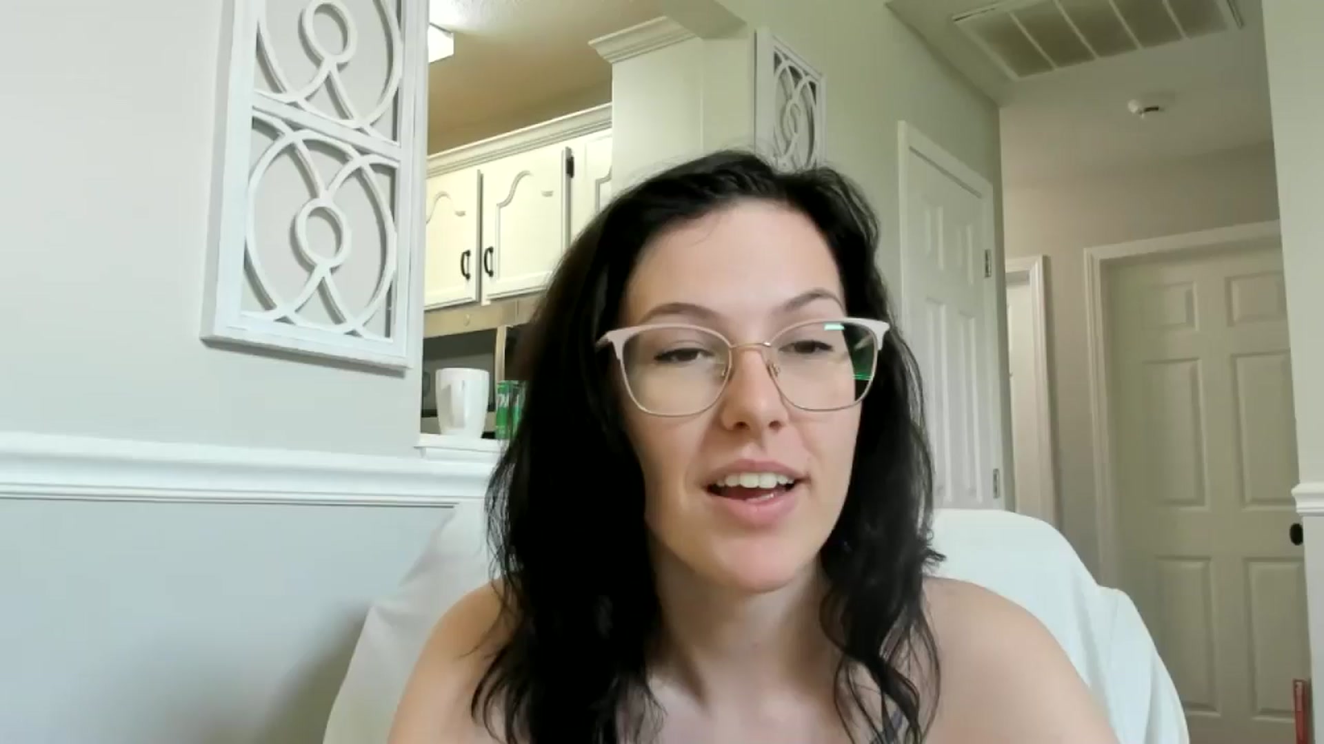 Gallery image thumbnail from luvbugv's myfreecams stream on, 07/31/2025, 16:45 image 20 of 20