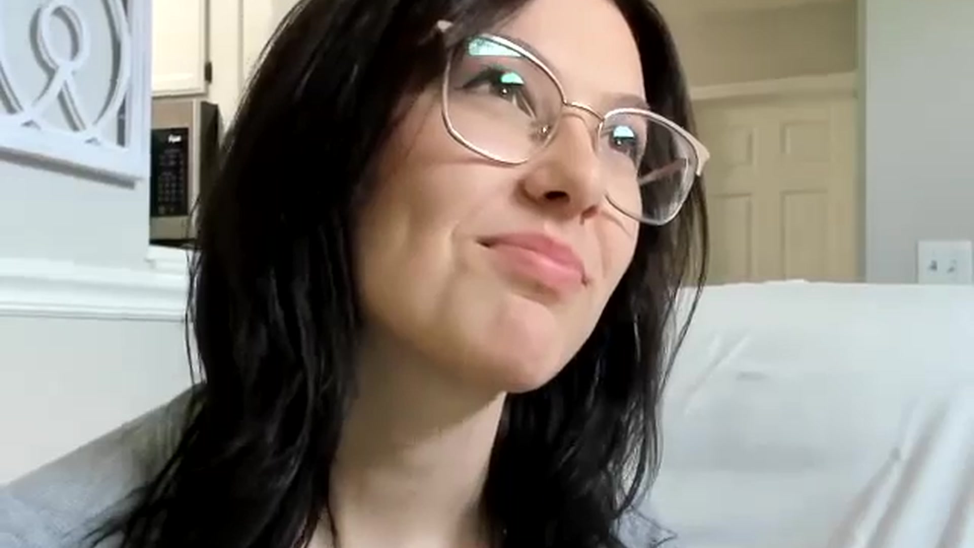 Gallery image thumbnail from luvbugv's myfreecams stream on, 08/01/2025, 17:22 image 4 of 20