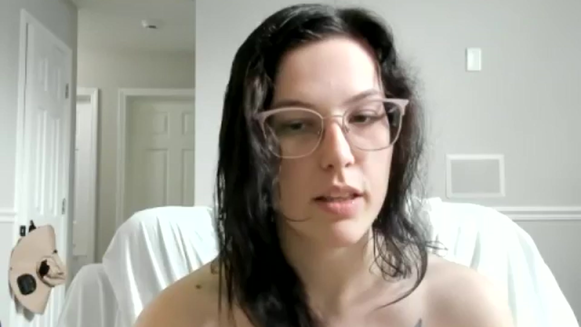 Gallery image thumbnail from luvbugv's myfreecams stream on, 08/08/2025, 17:01 image 1 of 20