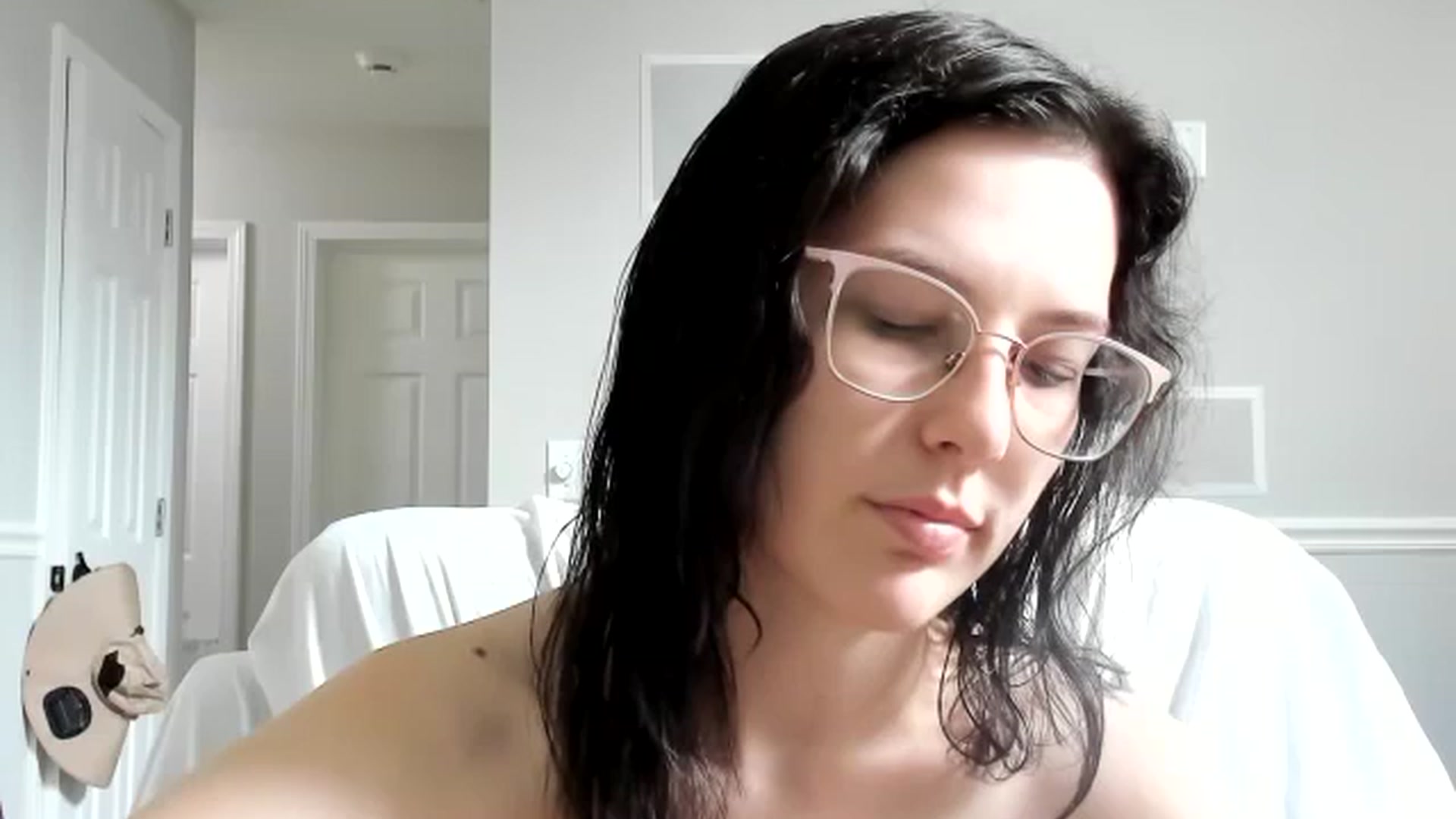 Gallery image thumbnail from luvbugv's myfreecams stream on, 08/08/2025, 17:01 image 2 of 20